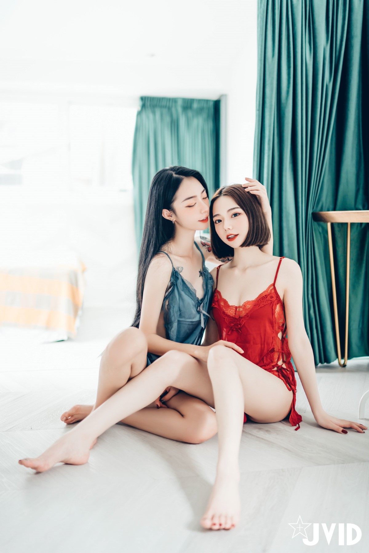 JVID 2022 02 14 Piao Piao 飄飄 And Jiu Jiu 啾啾 Celebrate Valentines Day With Goddess Sisters B 0026 6167140729.jpg