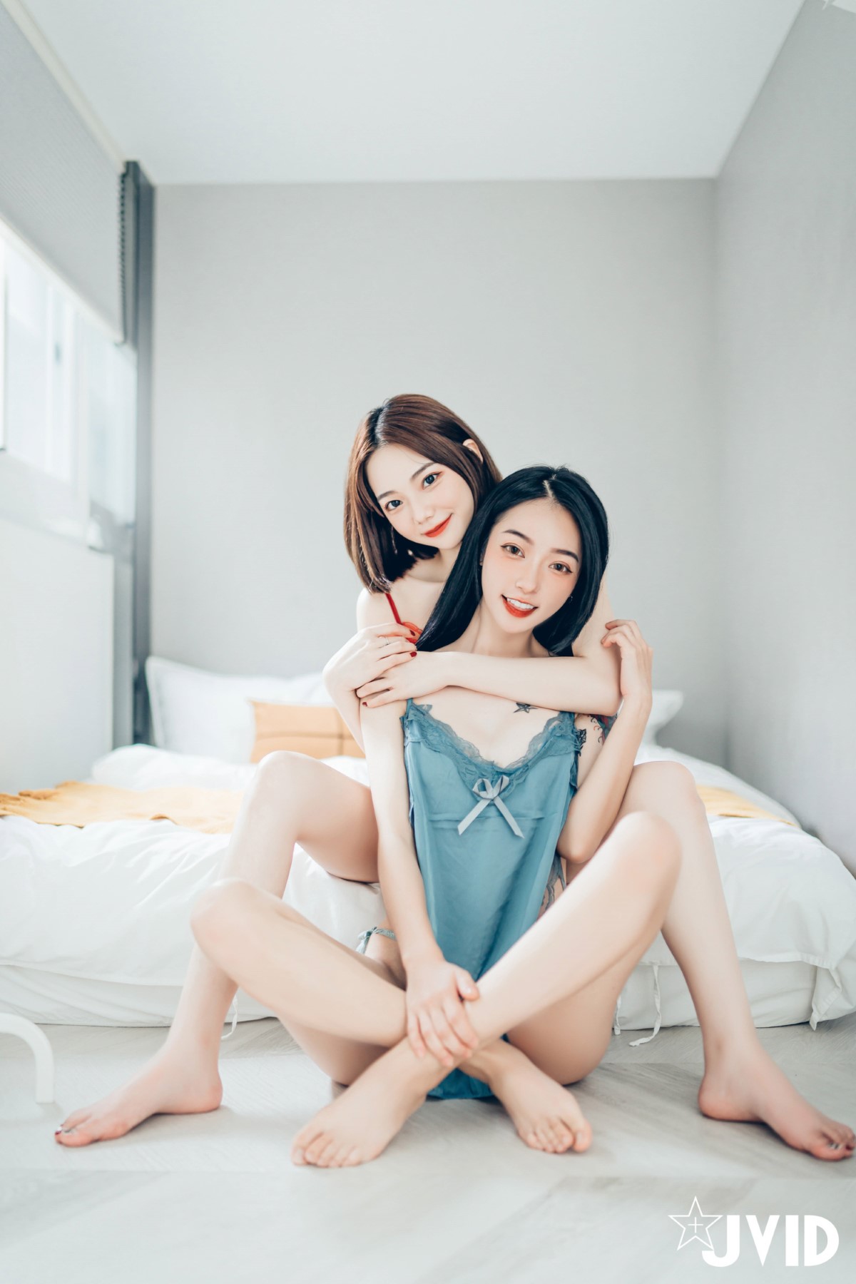 JVID 2022 02 14 Piao Piao 飄飄 And Jiu Jiu 啾啾 Celebrate Valentines Day With Goddess Sisters B 0064 0110513008.jpg