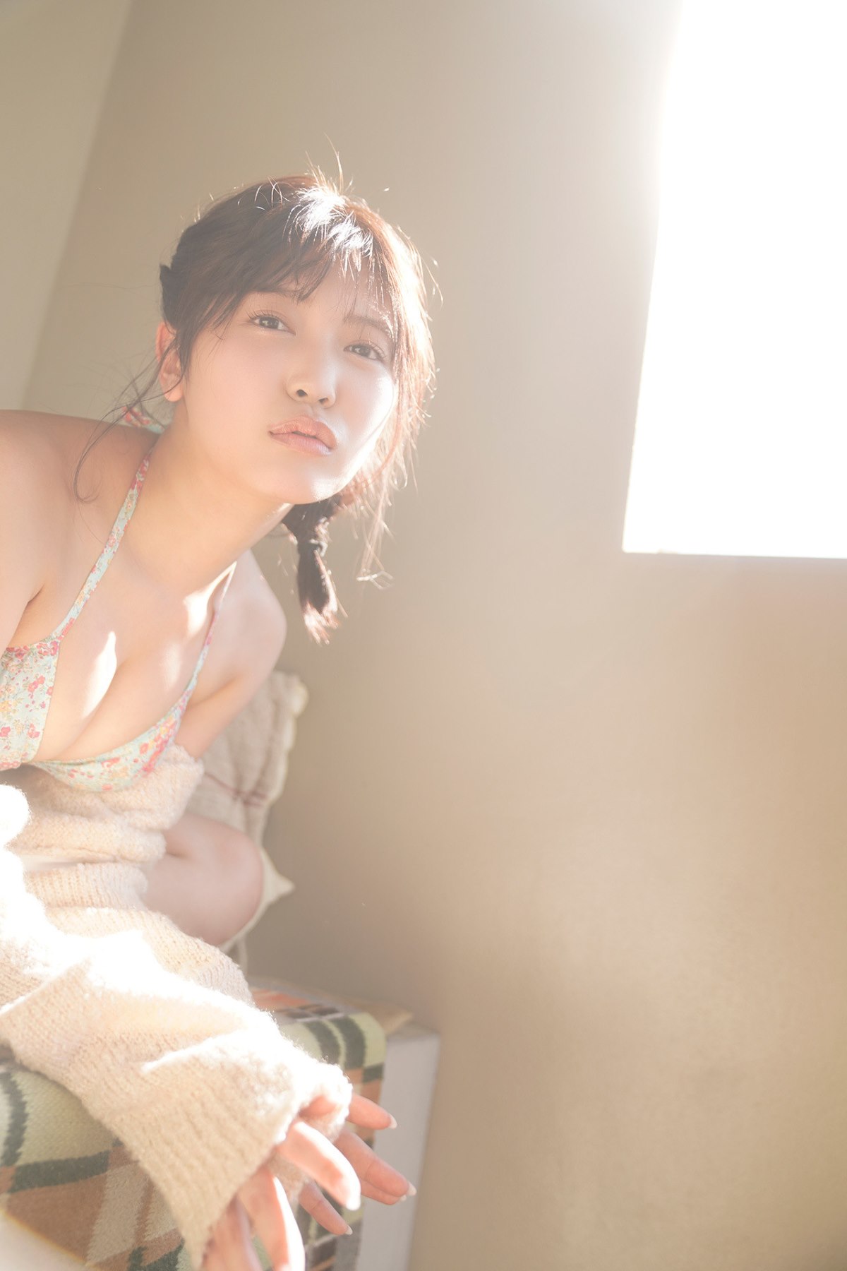 FLASH Photobook Reona Matsushita 松下玲緒菜 Journey With Bare Skin 0029 9532709310.jpg