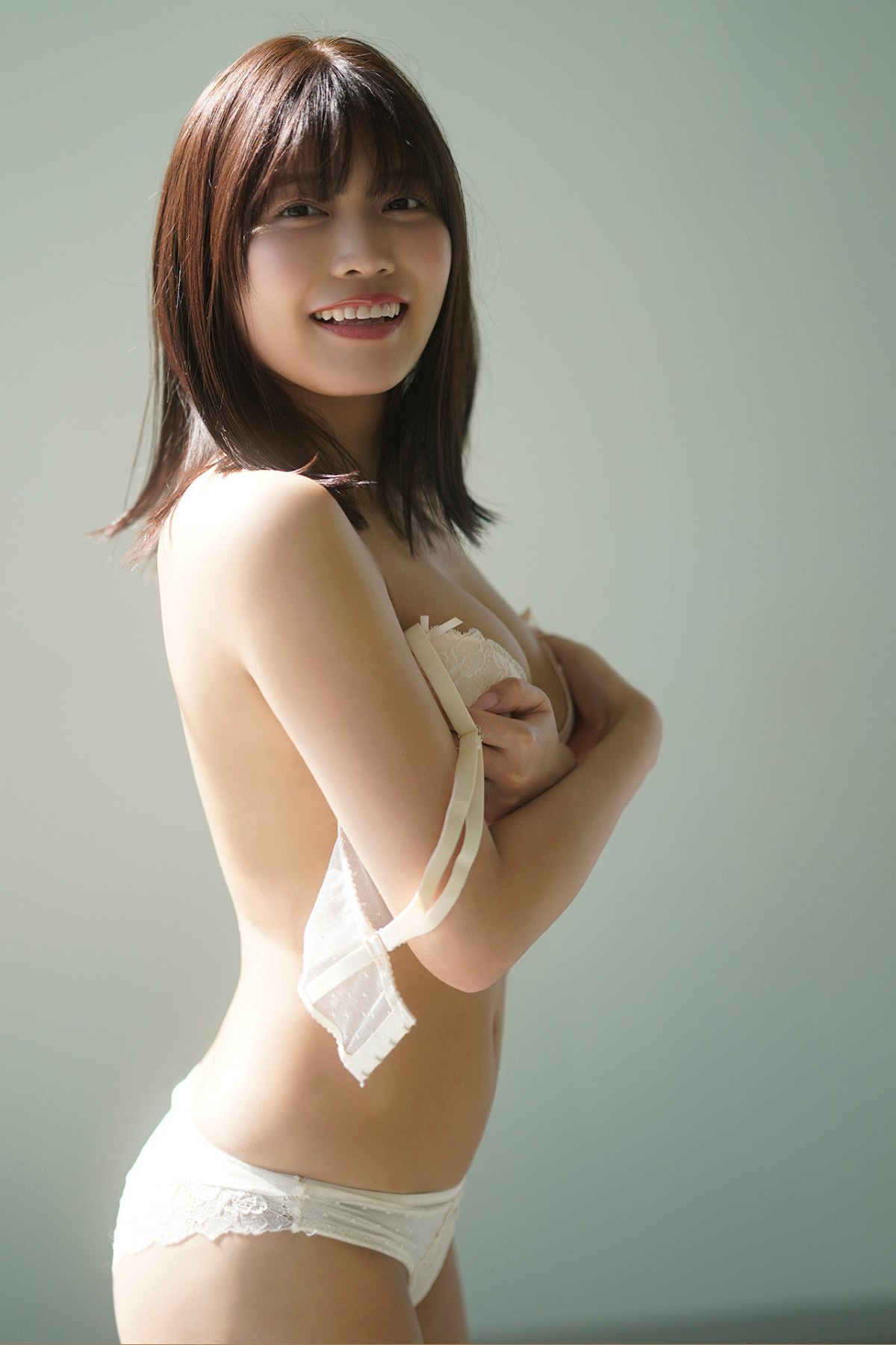 FLASH Photobook Reona Matsushita 松下玲緒菜 Journey With Bare Skin 0055 0293807334.jpg