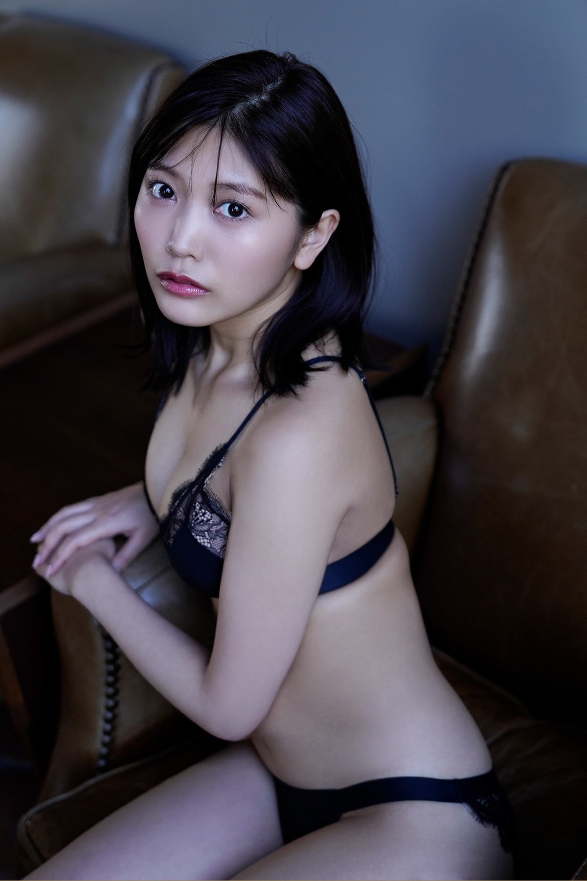 FLASH Photobook Reona Matsushita 松下玲緒菜 Journey With Bare Skin 0060 2236803406.jpg