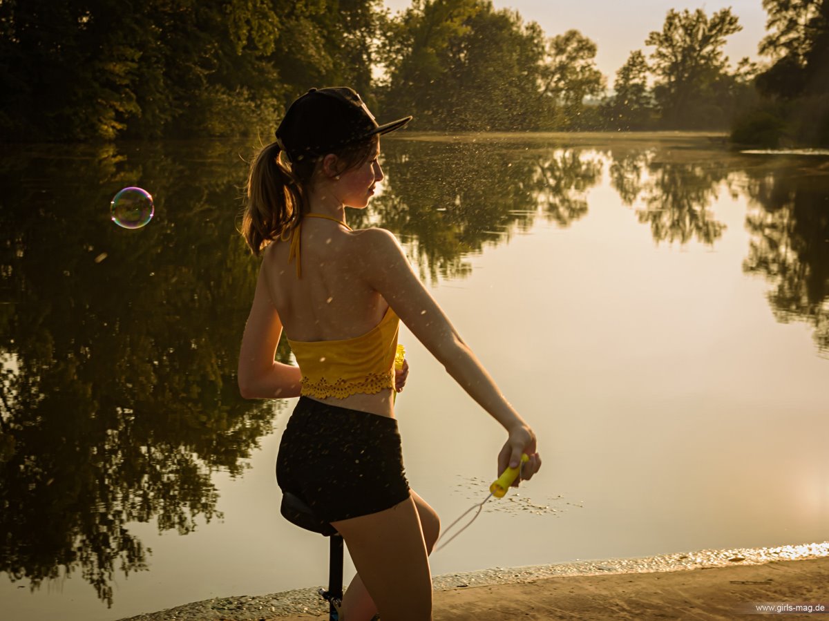 Girls Mag Annika Bubbles on a Unicycle 0097 8582522368.jpg