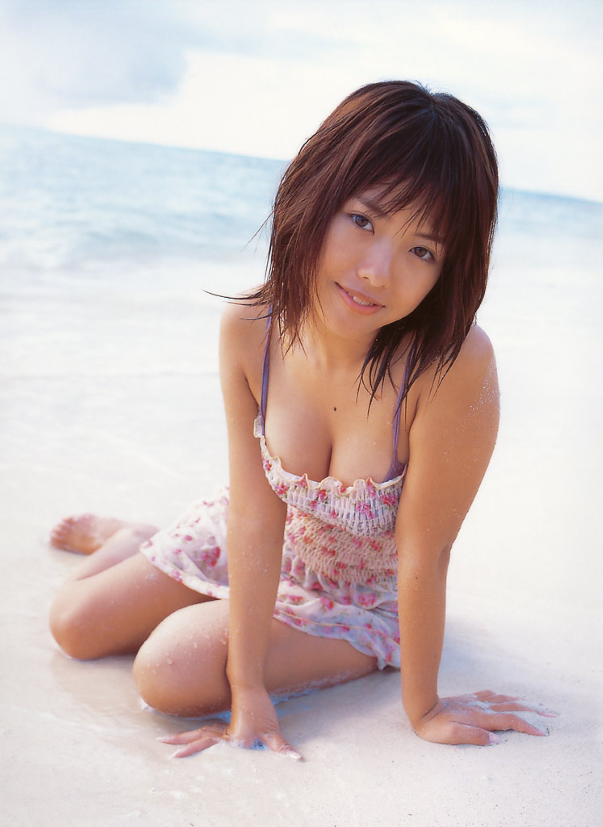 Photobook Hitomi Ito 伊藤瞳 Eye Love 0004 0471963697.jpg