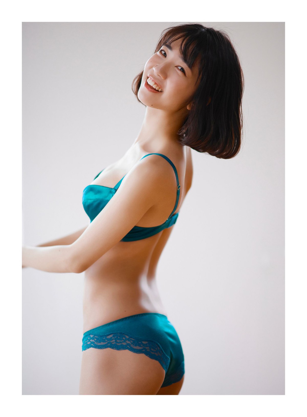 Weekly Photobook 2019 06 03 Kisumi Amau 天羽希純 Nice To Meet You I Am Kisumi Amau 0003 8787786904.jpg