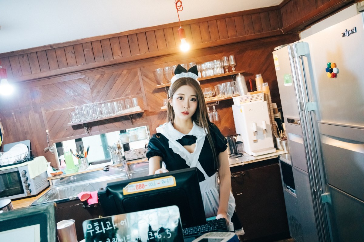 Loozy Bomi 보미 Maid Cafe S Ver A 0001 8047501724.jpg