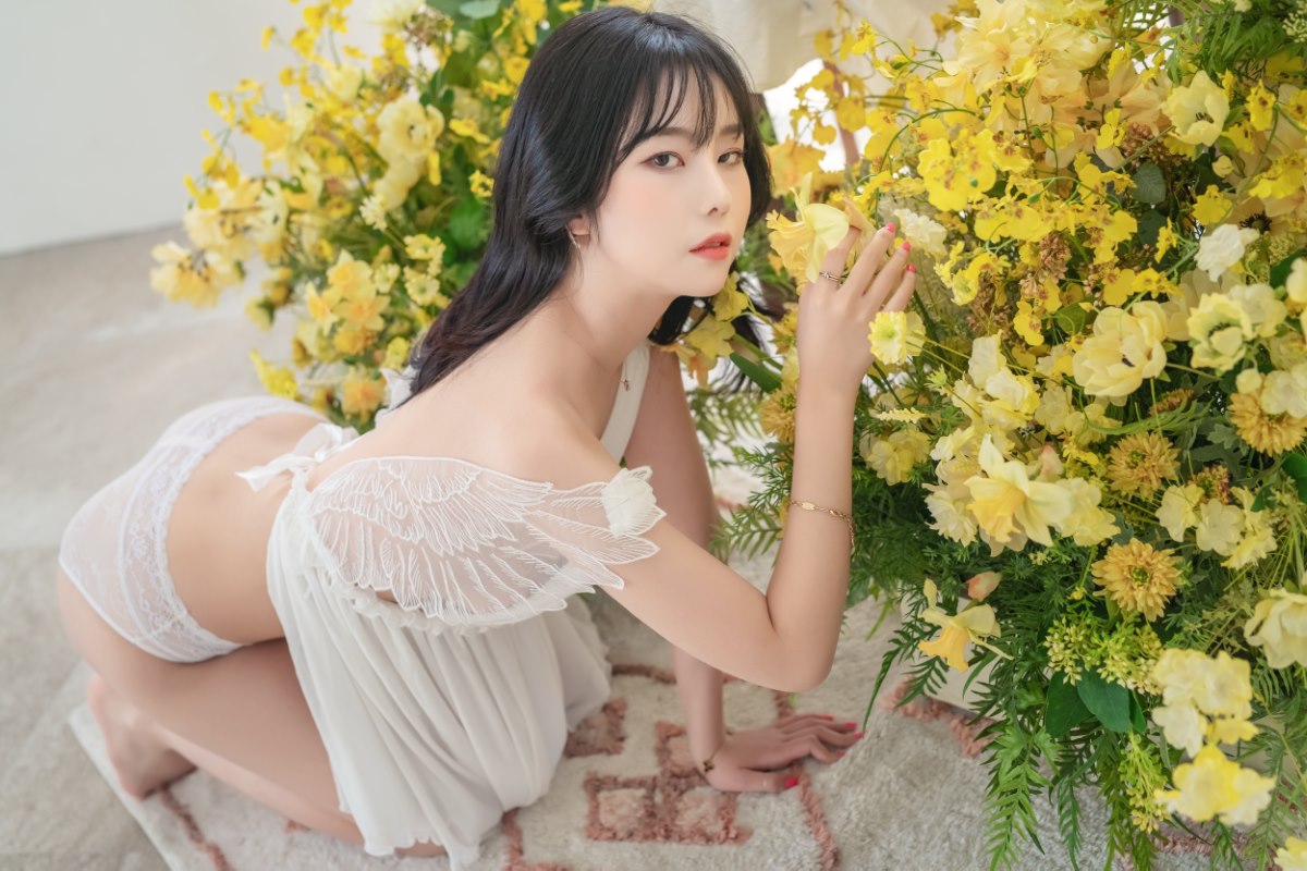 Patreon Yuna 유나 Flowers 0021 4081839349.jpg