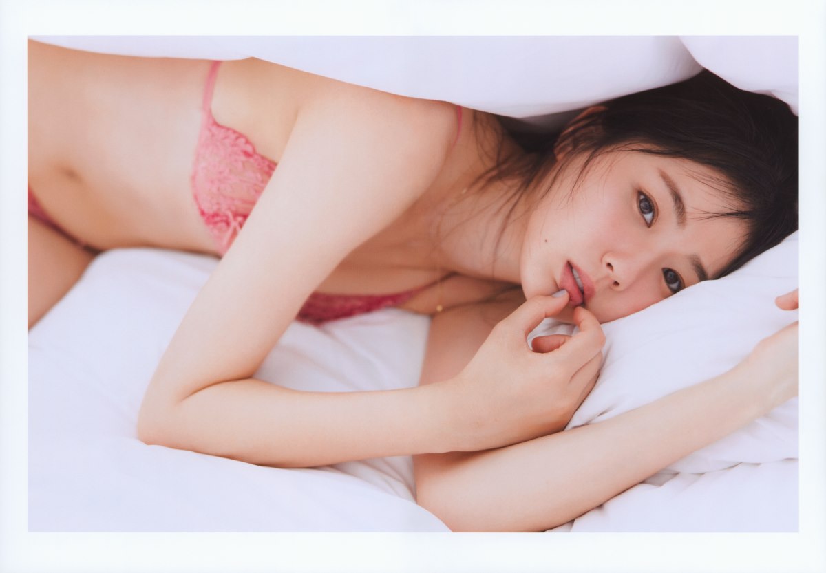 Photobook 2021 09 22 Takino Yumiko 瀧野由美子 1st Photobook I Dont Know You Yet Bonus 0085 9032474297.jpg