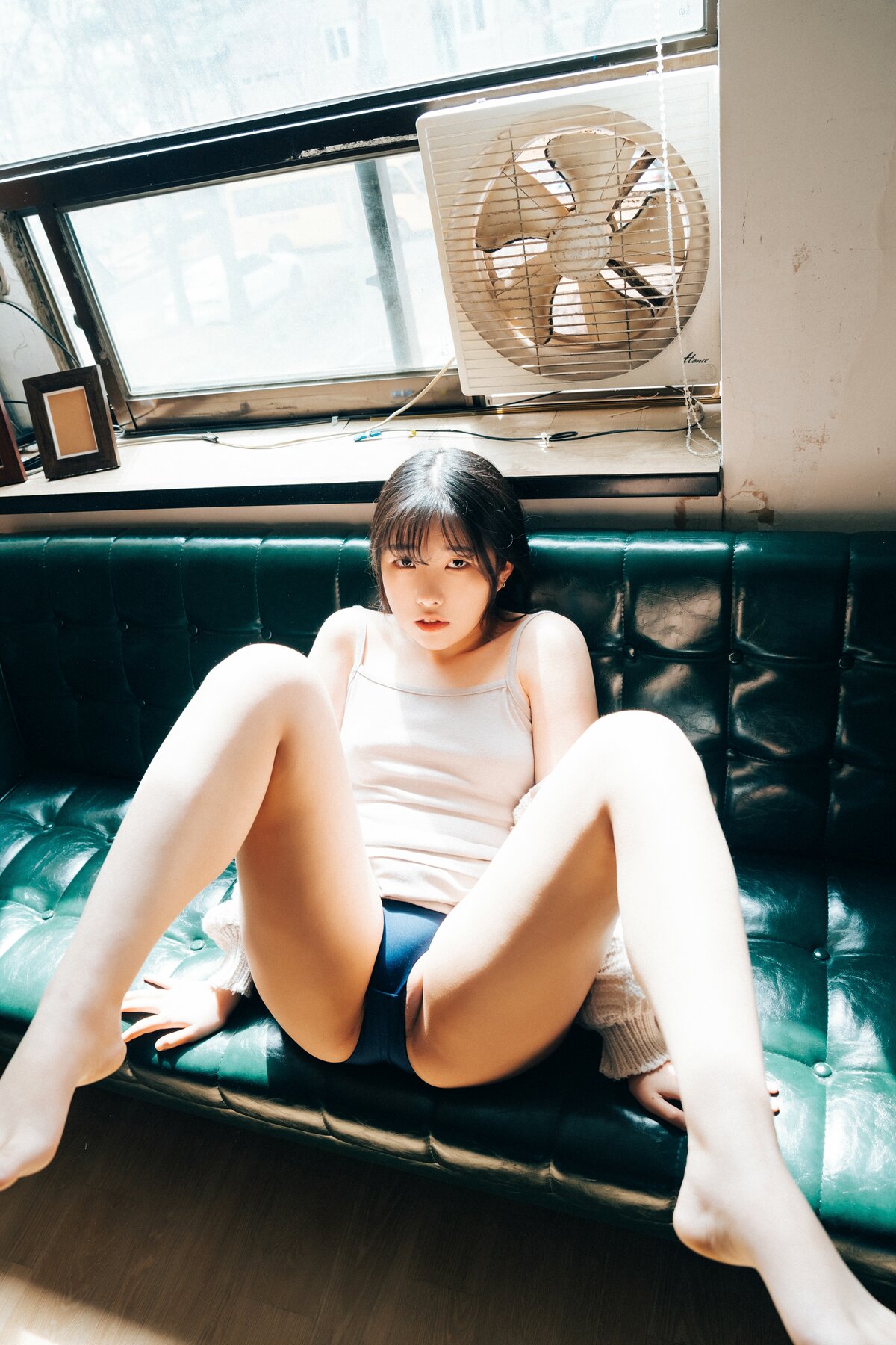 Loozy Sonson 손손 Comic Shop Girl S Ver A 0008 7006965230.jpg