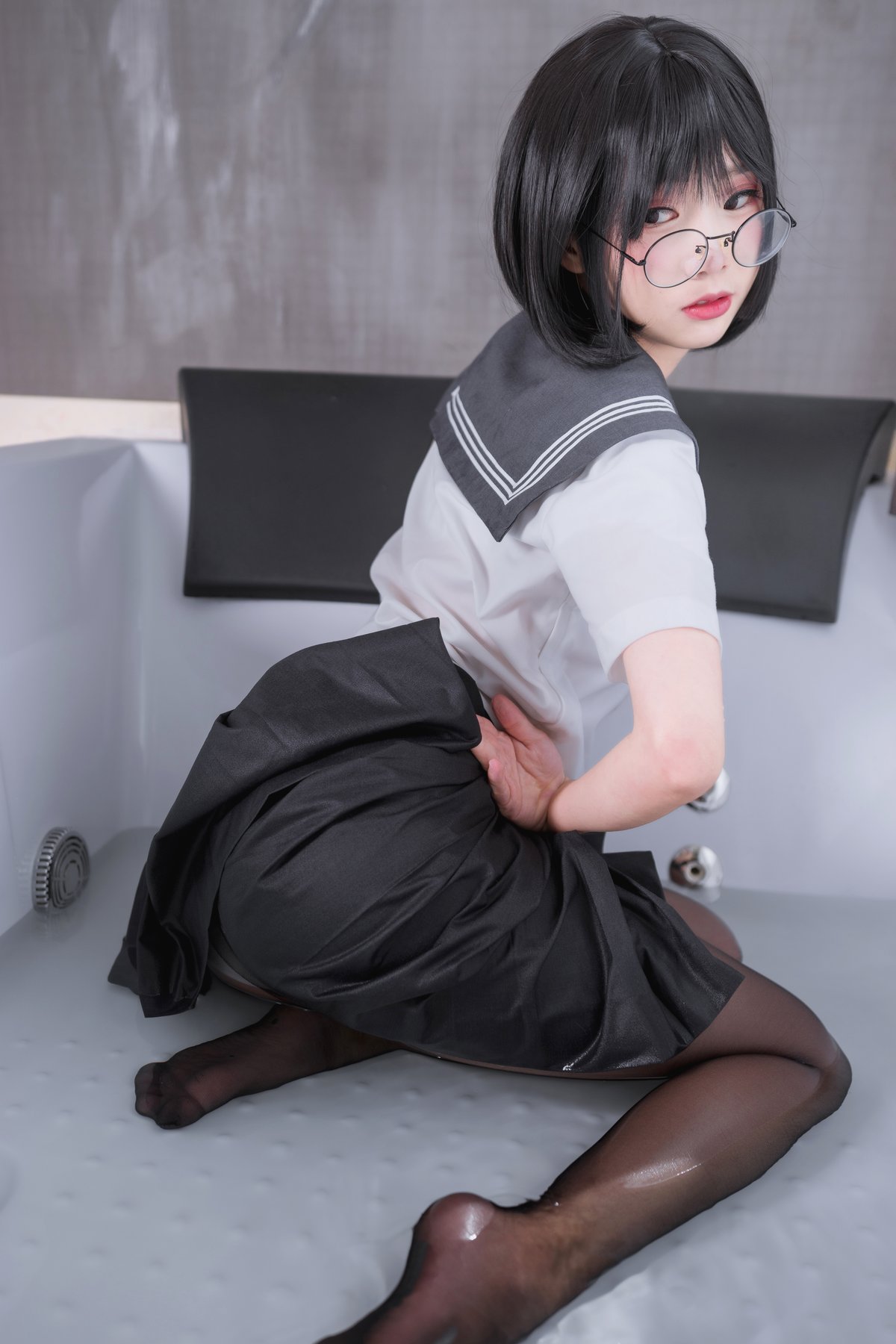 Coser@面饼仙儿 Vol 016 脑内少女 黑丝JK 0018 7118251313.jpg