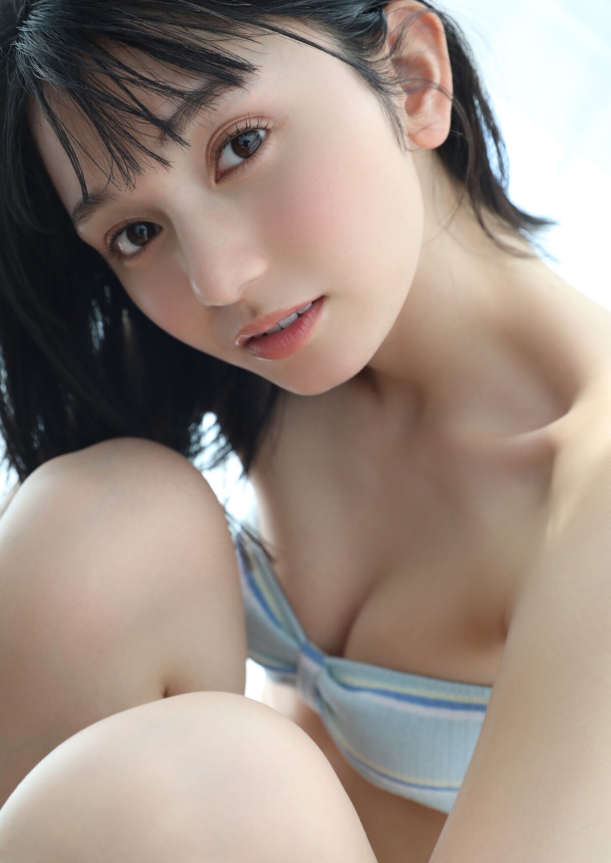 Photobook 2023 05 22 Fuka Kumazawa 熊澤風花 Kaze Kaoru Spisan Gravure Photo Book 0018 4570108723.jpg