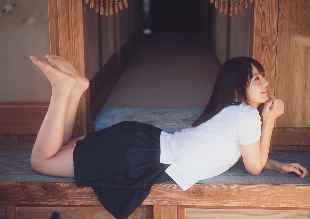 B L T Photobook 2022 03 18 Nanako Kurosaki 黒嵜菜々子 Kisetsu That You Think 0003 1900378791.jpg