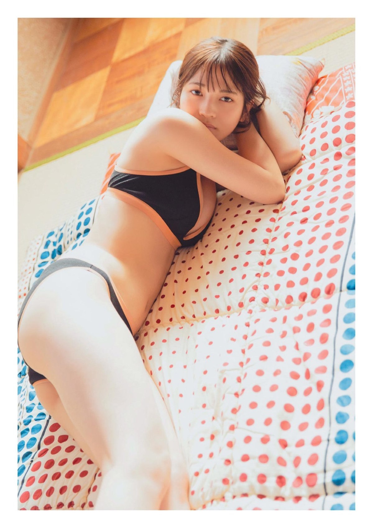 B L T Photobook 2022 03 18 Nanako Kurosaki 黒嵜菜々子 Kisetsu That You Think 0021 3180244364.jpg