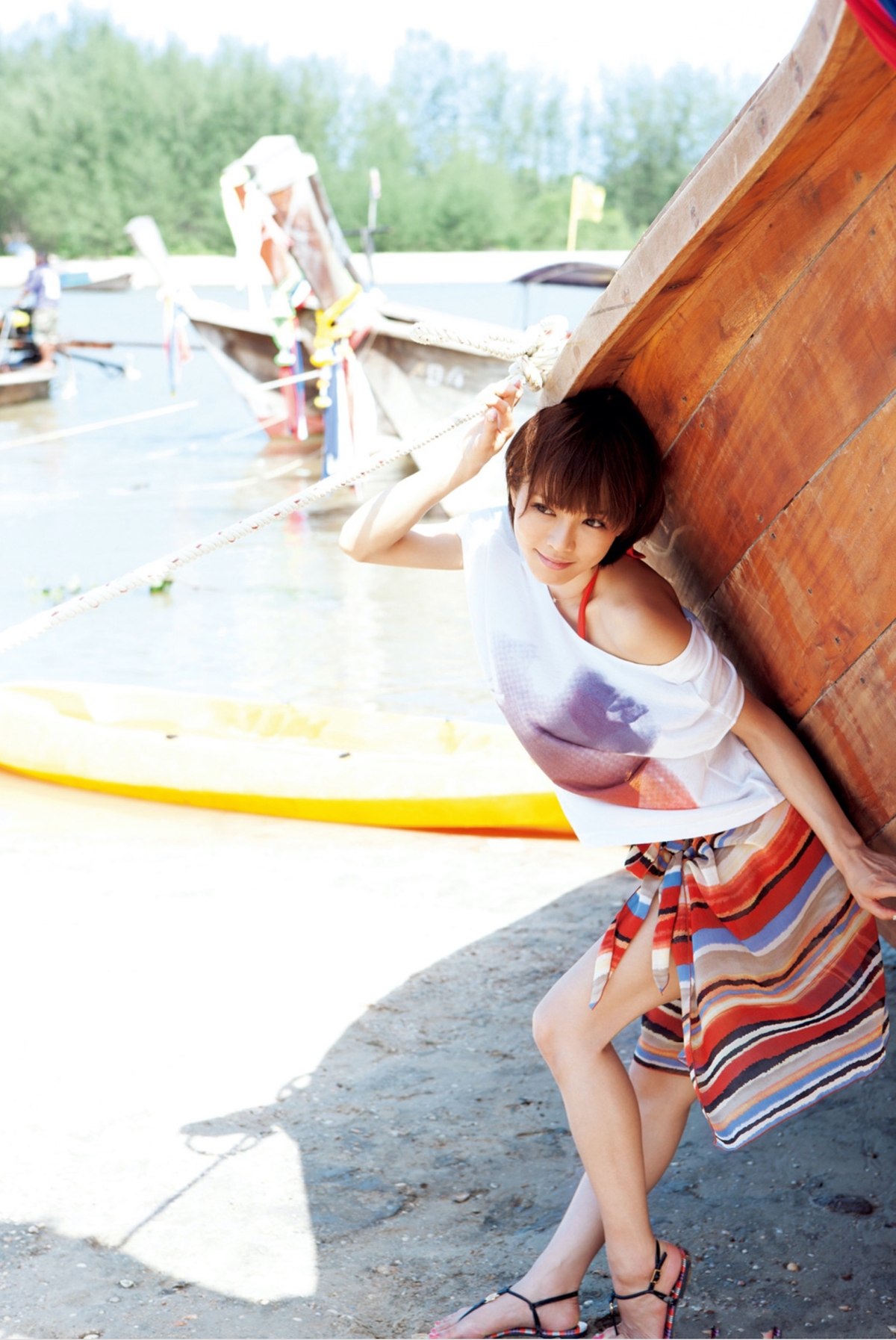 BOMB Photobook 2012 08 30 Yumiko Shaku 釈由美子 I Am 0009 5601777956.jpg