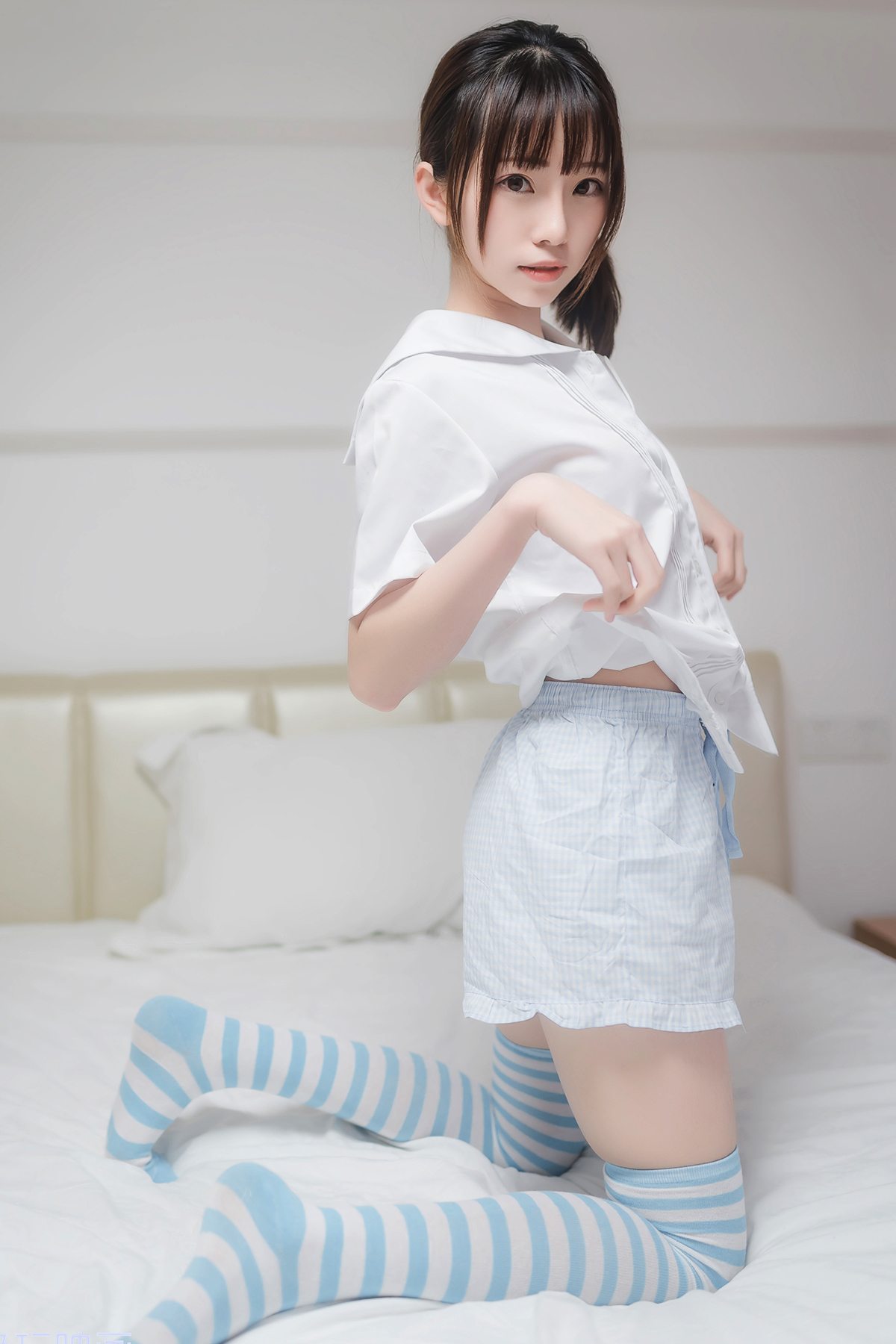 Coser@兔玩映画 Vol.049 蓝白条纹袜