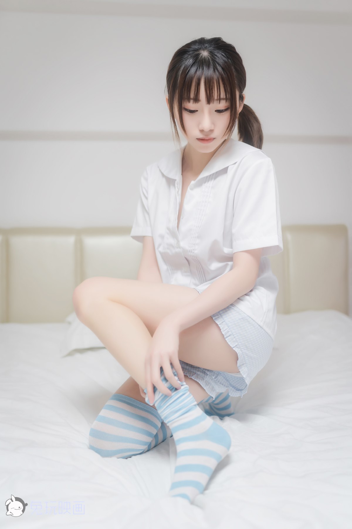 Coser@兔玩映画 Vol 049 蓝白条纹袜 0019 9042650148.jpg