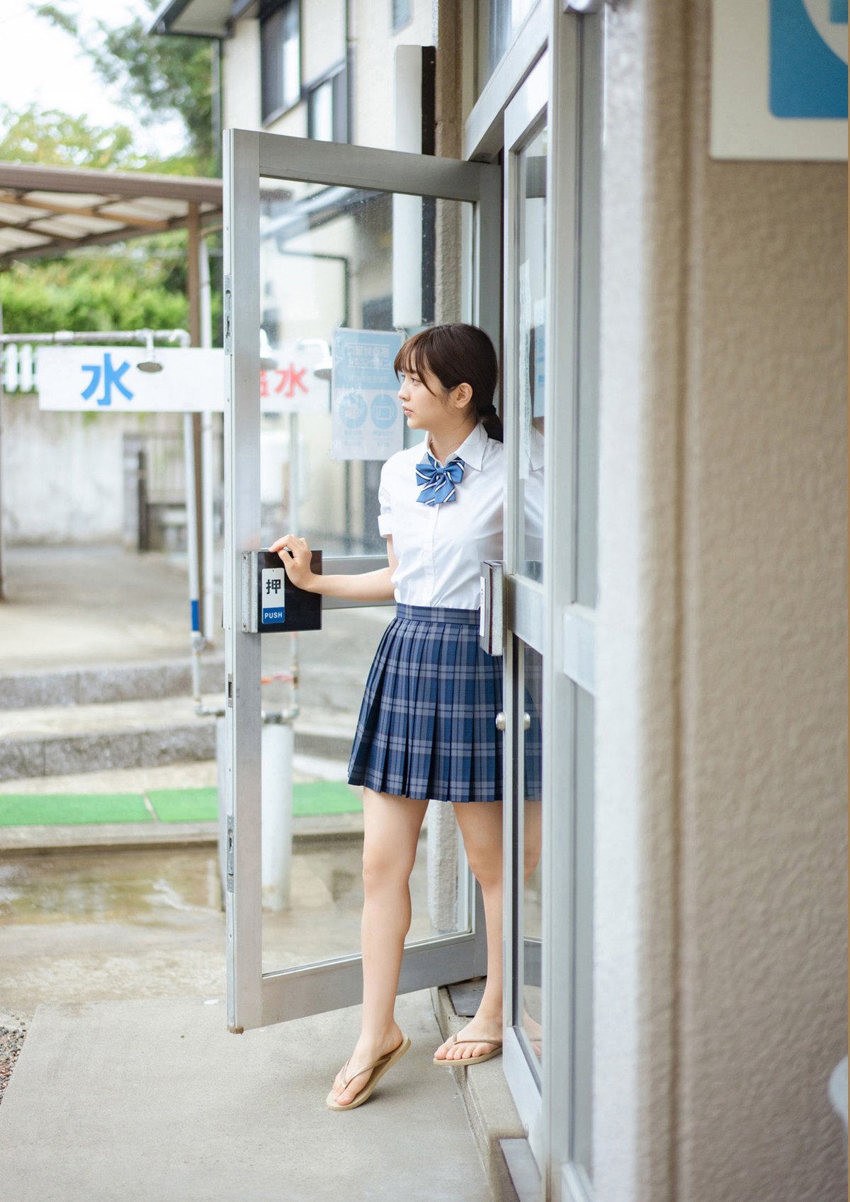 G Teledigital Photobook 2023 07 30 Nanako Kurosaki 黒嵜菜々子 Dont Take Off Your Sailor Uniform 0034 8258168360.jpg