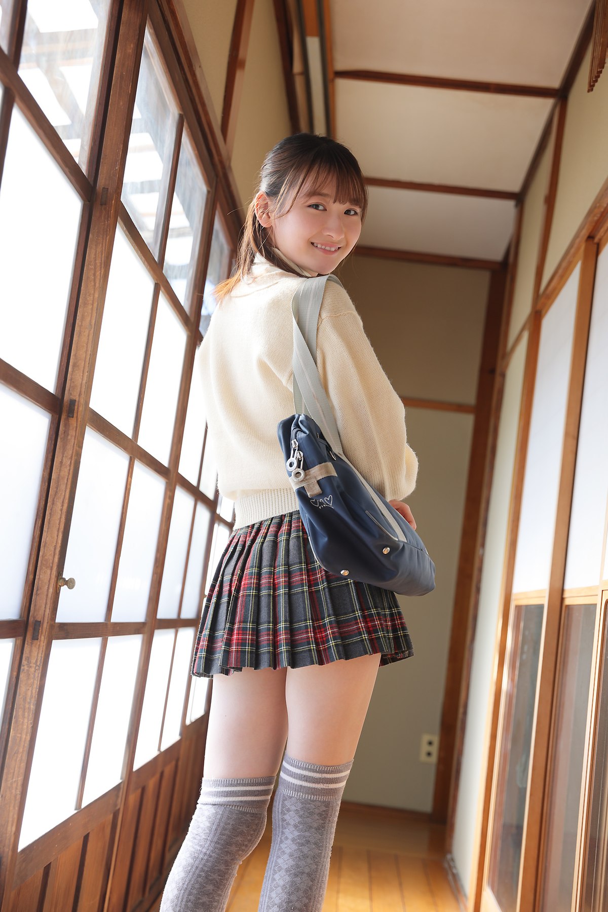 Minisuka tv 2022 01 06 Asami Kondou 近藤あさみ Limited Gallery 33 1 0037 9521573901.jpg