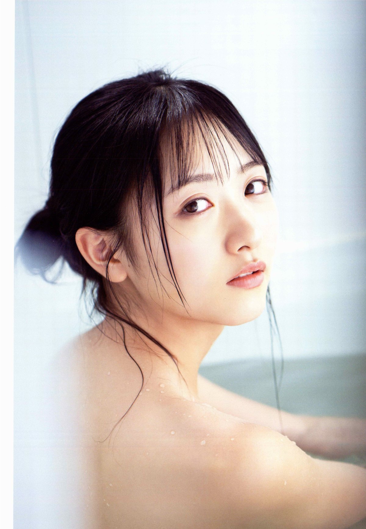 Photobook 2020 12 02 Chiho Ishida 石田千穂 1st Photobook Lemon Season B 0050 5271594982.jpg