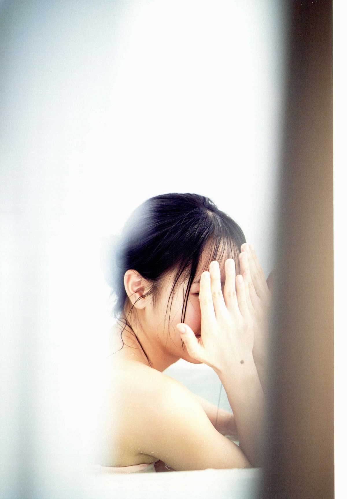 Photobook 2020 12 02 Chiho Ishida 石田千穂 1st Photobook Lemon Season B 0051 8932121287.jpg