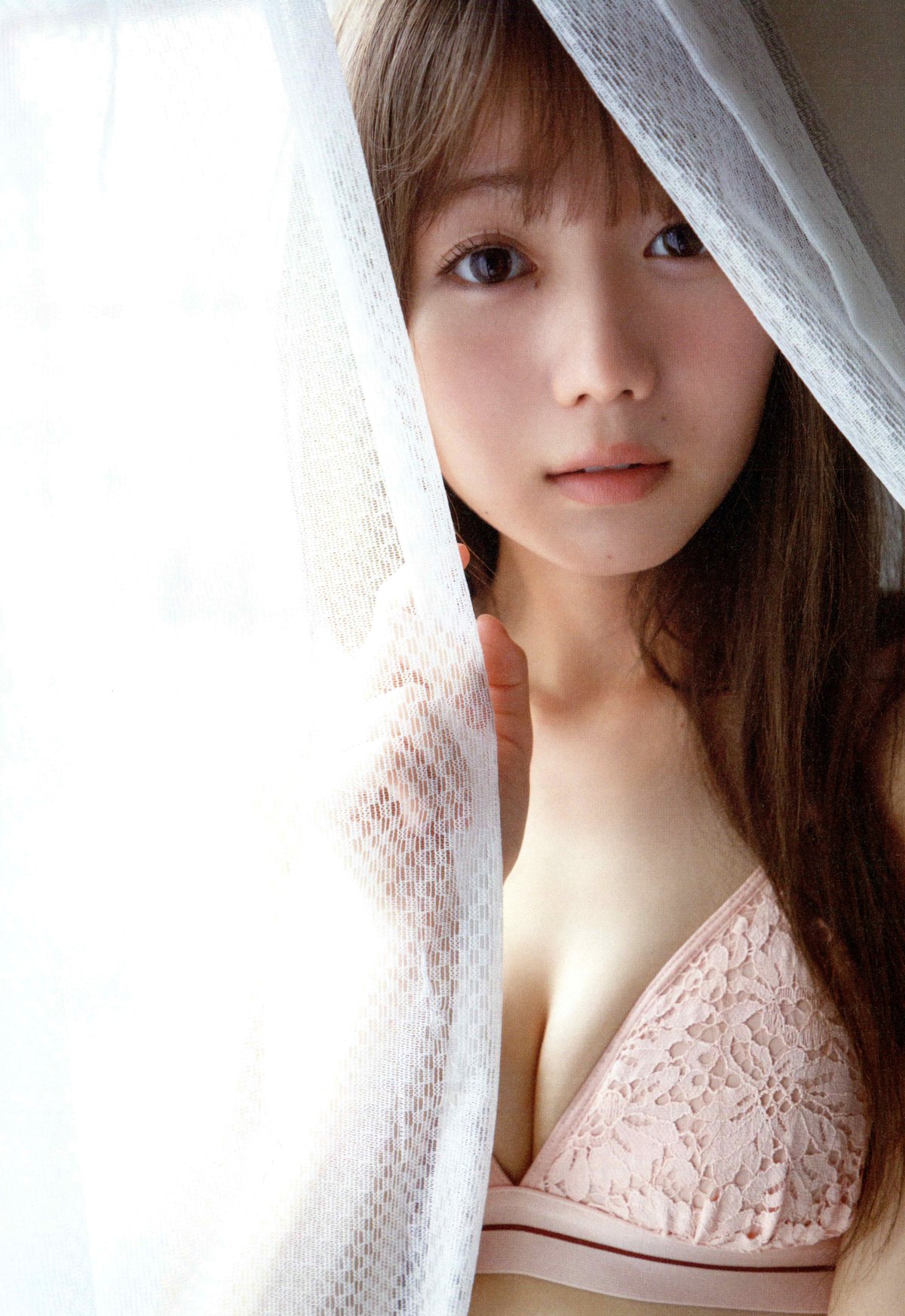 Photobook 2021 03 15 Emiri Otani 大谷映美里 1st Photobook The Person I Like A 0025 1286551159.jpg