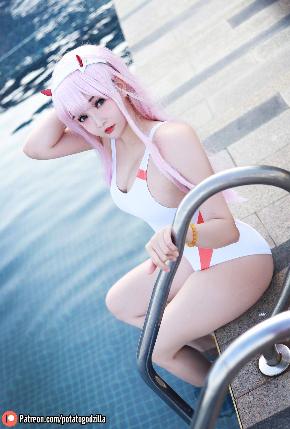 Coser@Potato Godzilla Zero Two Swimsuit 0014 5486072339.jpg