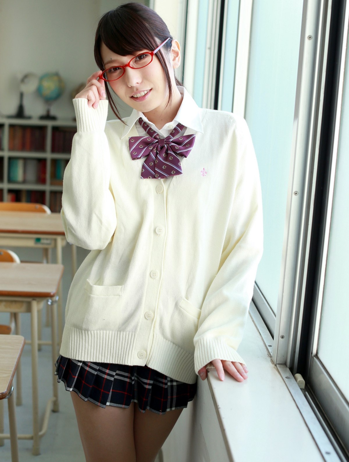 Photobook 2013 10 18 Chika Arimura 有村千佳 Ikenaikoto In The Classroom 0001 2632676621.jpg