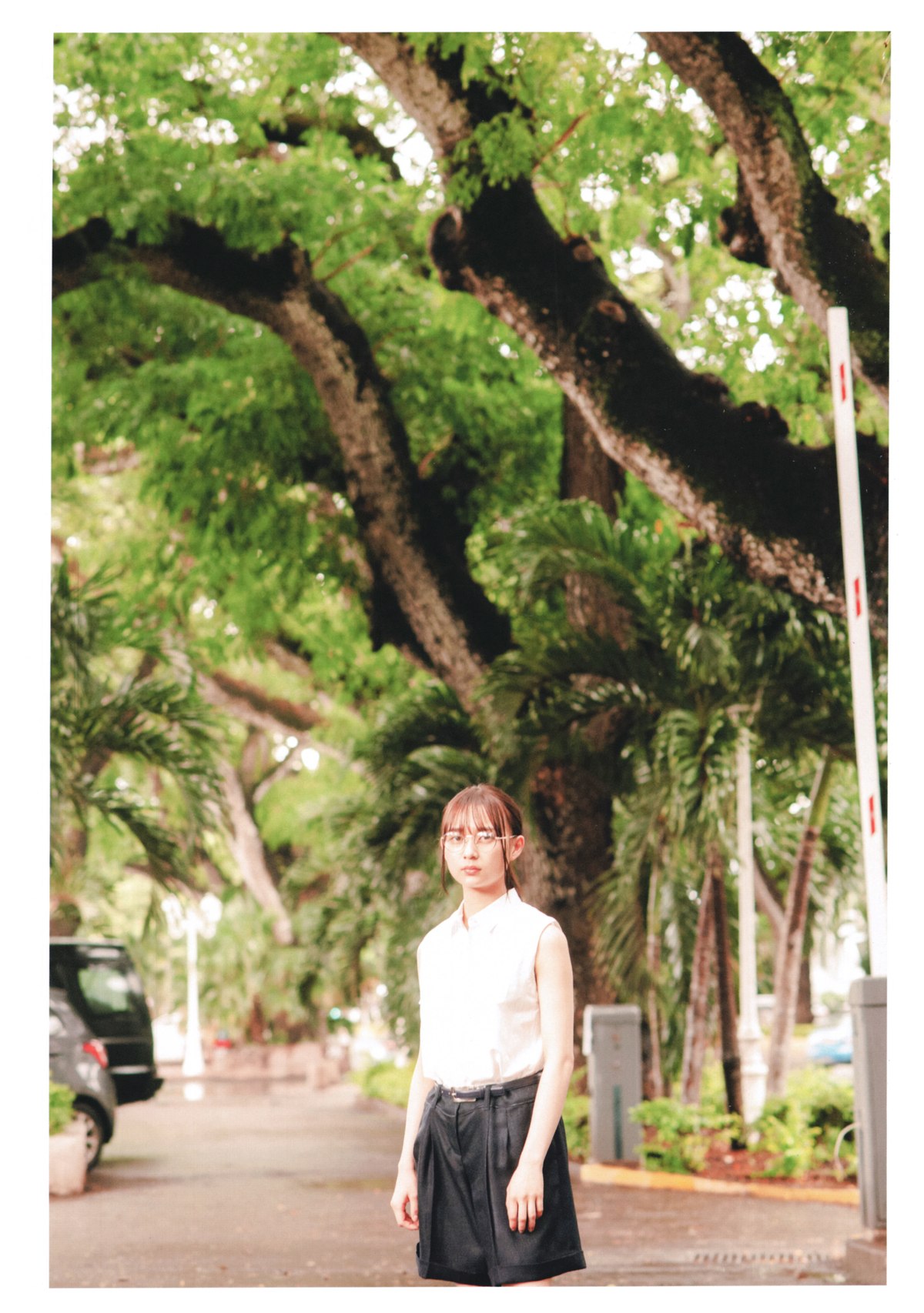 Photobook 2020 11 10 Ayane Suzuki 鈴木絢音 1st Photobook The Angle Of The Light 0050 0786358114.jpg