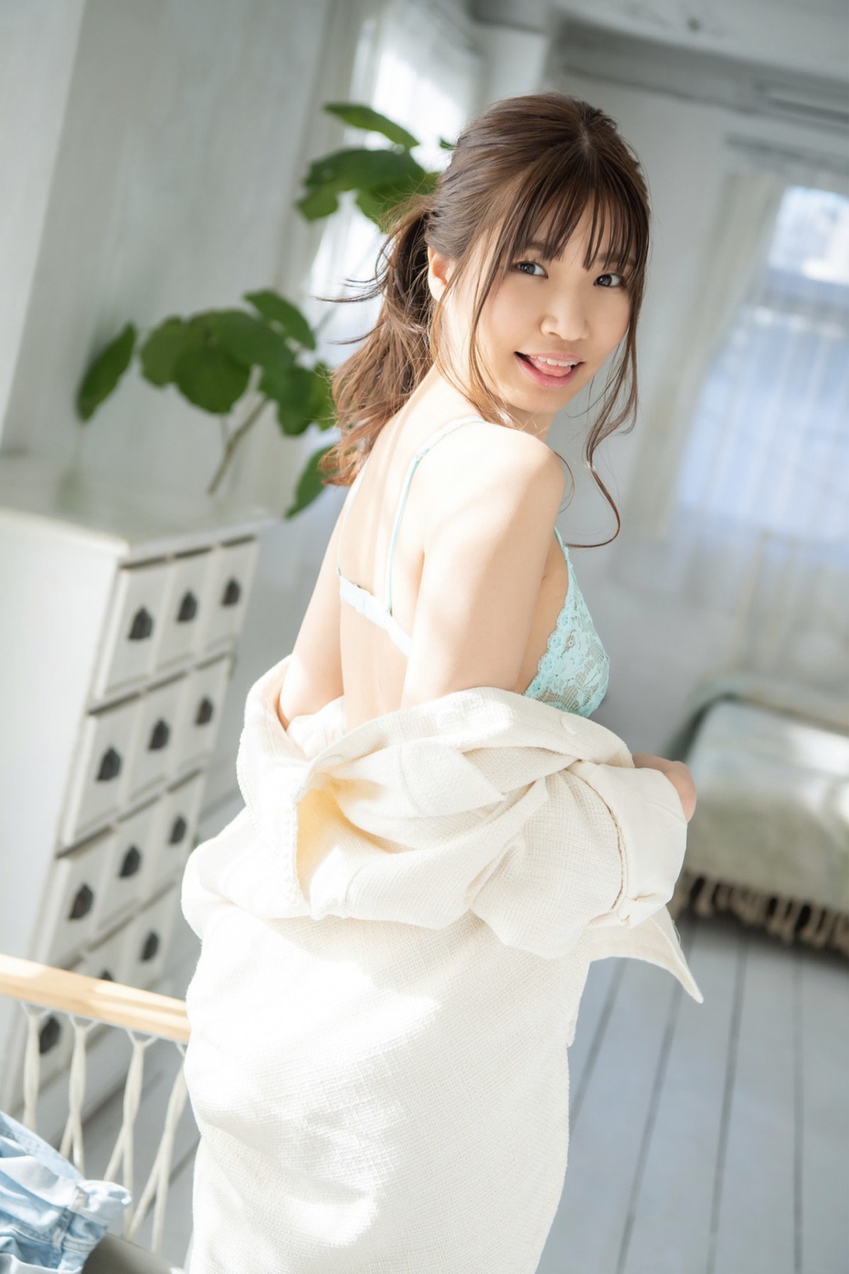 Photobook 2021 06 11 Mitsuha Higuchi 樋口みつは Gravure Photobook Mitsuhas Secret 0031 1073836710.jpg