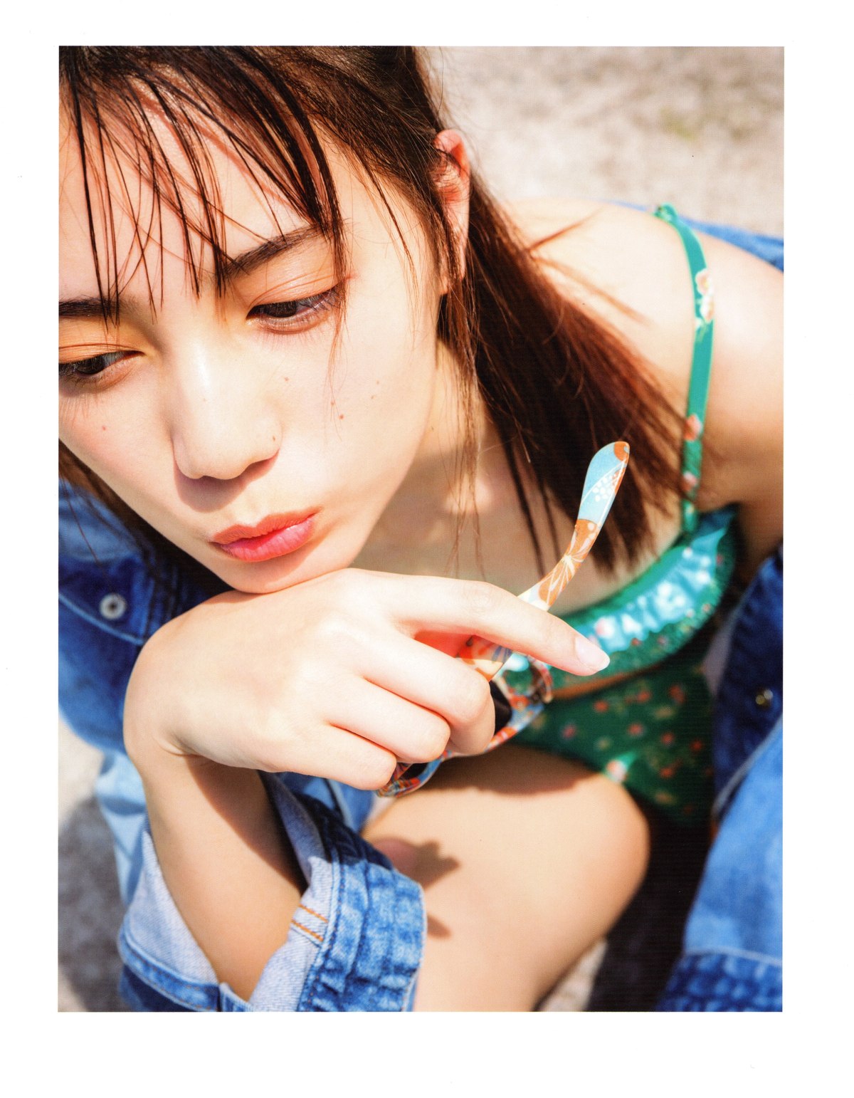 Photobook 2021 06 29 Nao Kosaka 小坂菜緒 1st Photobook Who Are You B 0069 3611923203.jpg