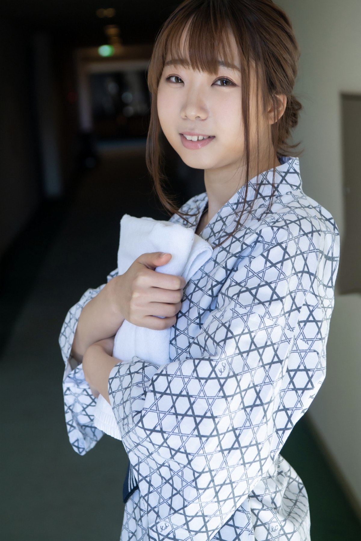 Photobook 2022 02 25 Io Hayami 早見依桜 Gravure Photobook 0020 3779483662.jpg