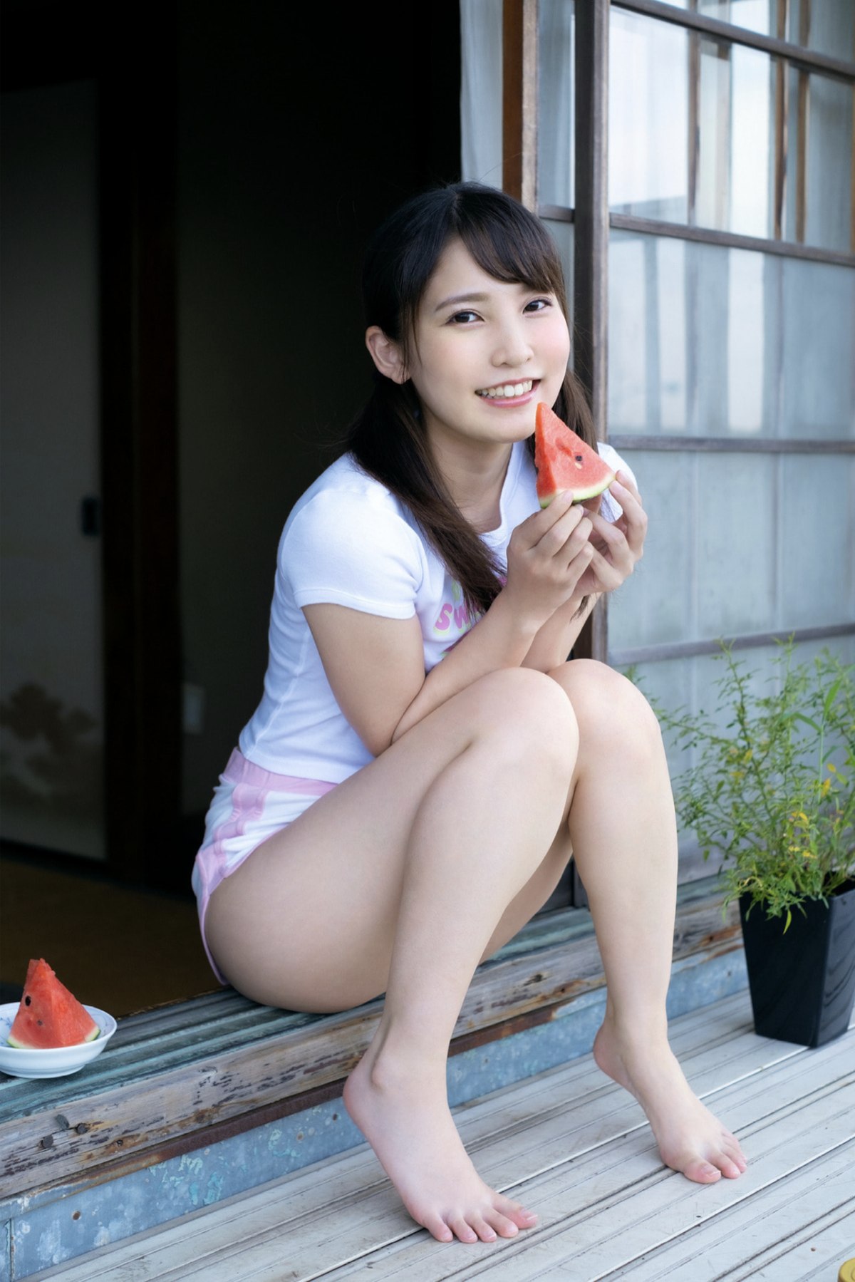 Photobook 2022 11 04 Aoi Kururugi 枢木あおい Gravure Photobook Youth Aoharu 0020 8723534204.jpg