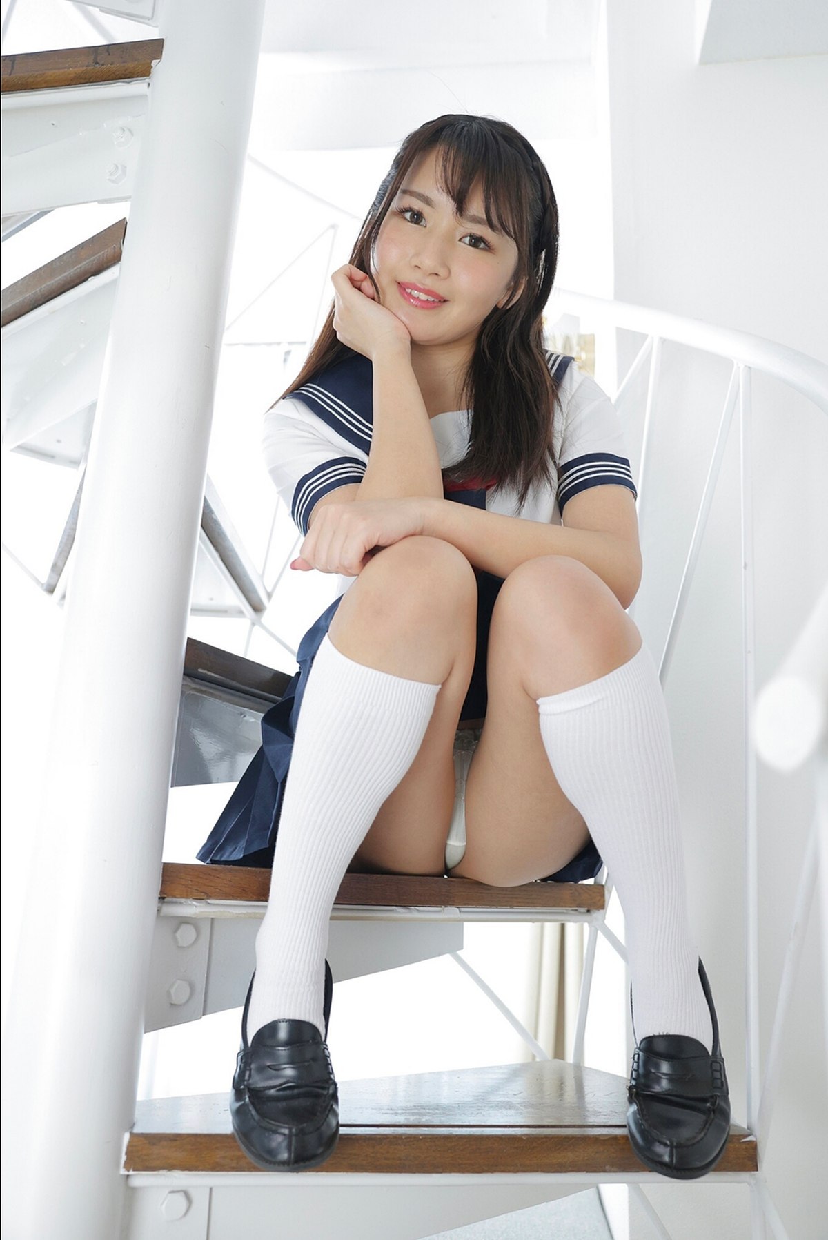 Photobook Giri Giri Idol Club Natsuki なつき Just Being Cute Is Not Enough 0006 7402798400.jpg