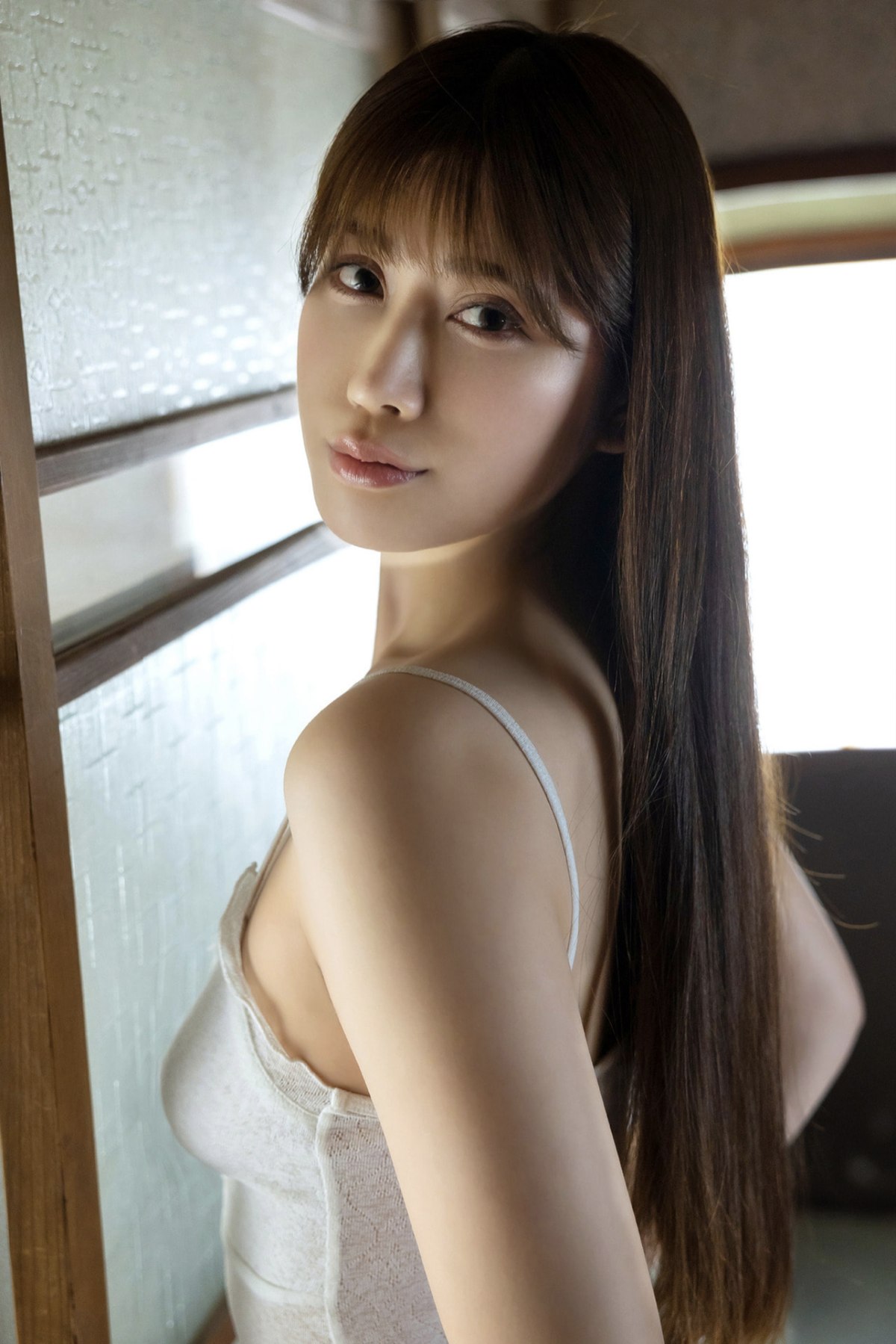 Photobook Ikumi Kohinata 小日向郁美 Official Gravure Photo Collection Beautiful People 0017 3832842257.jpg