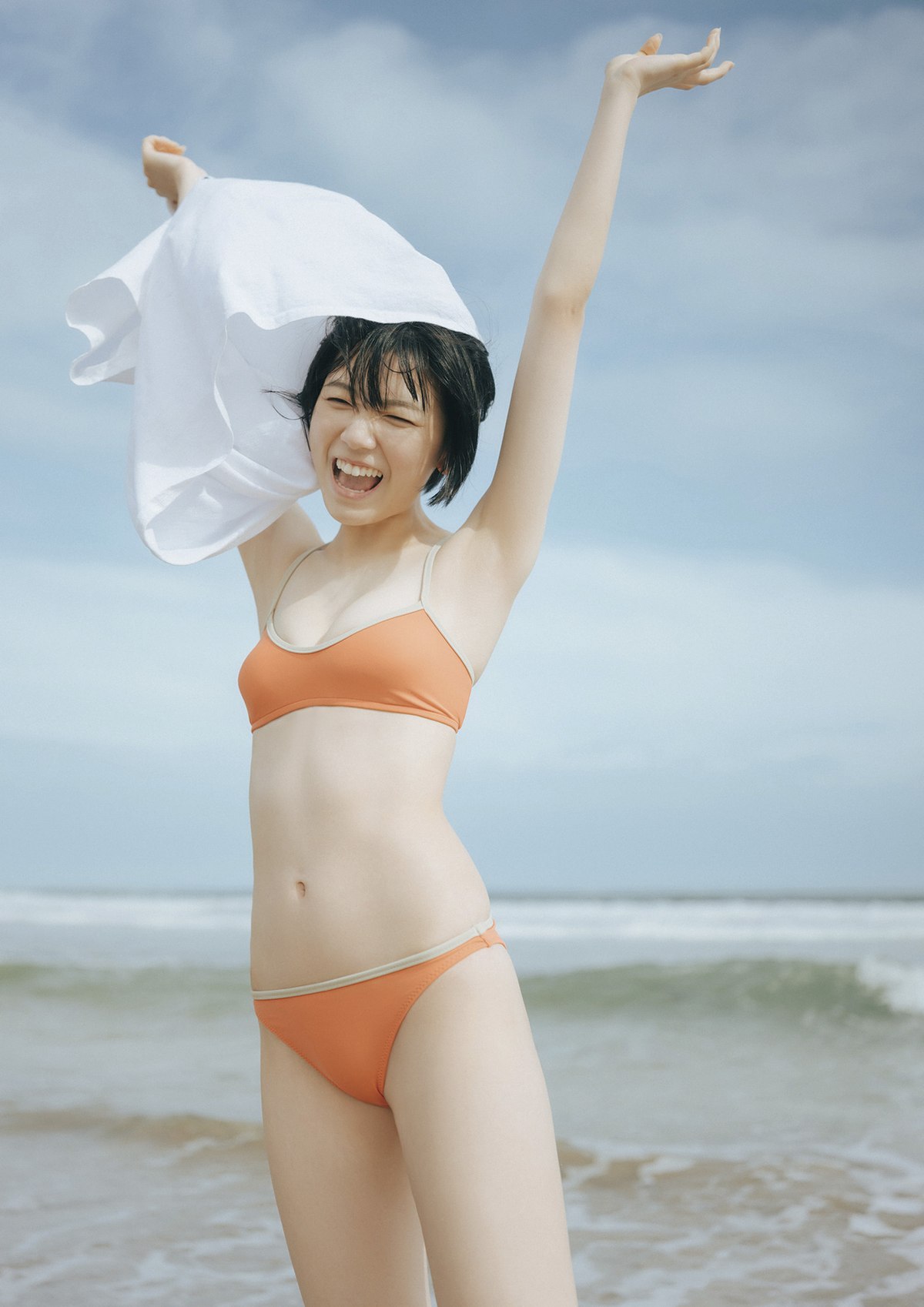 STRiKE DIGITAL PHOTOBOOK 2022 08 26 014 Miku Funai 船井美玖 Towards That Dream 0045 0839012505.jpg