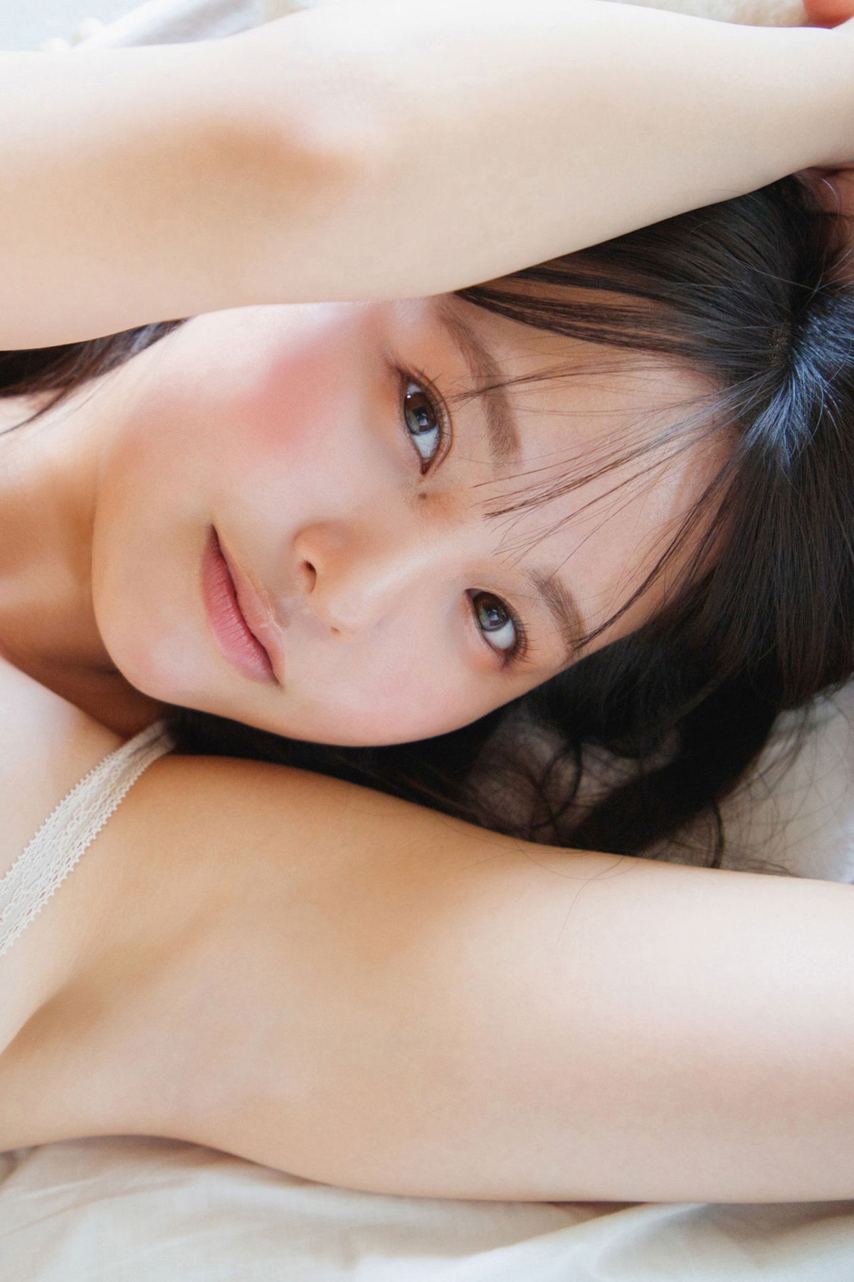 FRIDAY Digital Photobook Yuha Hongo 本郷柚巴 Happiness 0020 4878741883.jpg