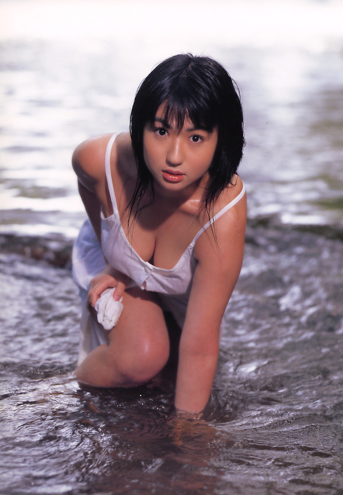 Photobook Takizawa Nonami 滝沢乃南 Hello Everyone 0070 9330701665.jpg