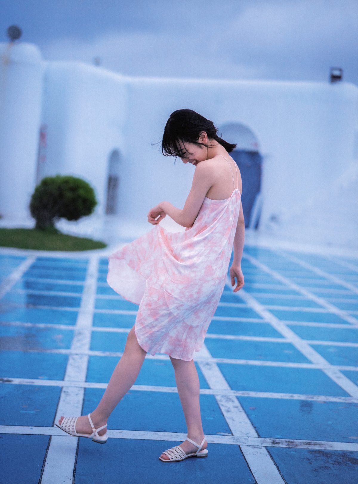 Kanemura Miku 1st Photobook v2 B 0019 4609485753.jpg