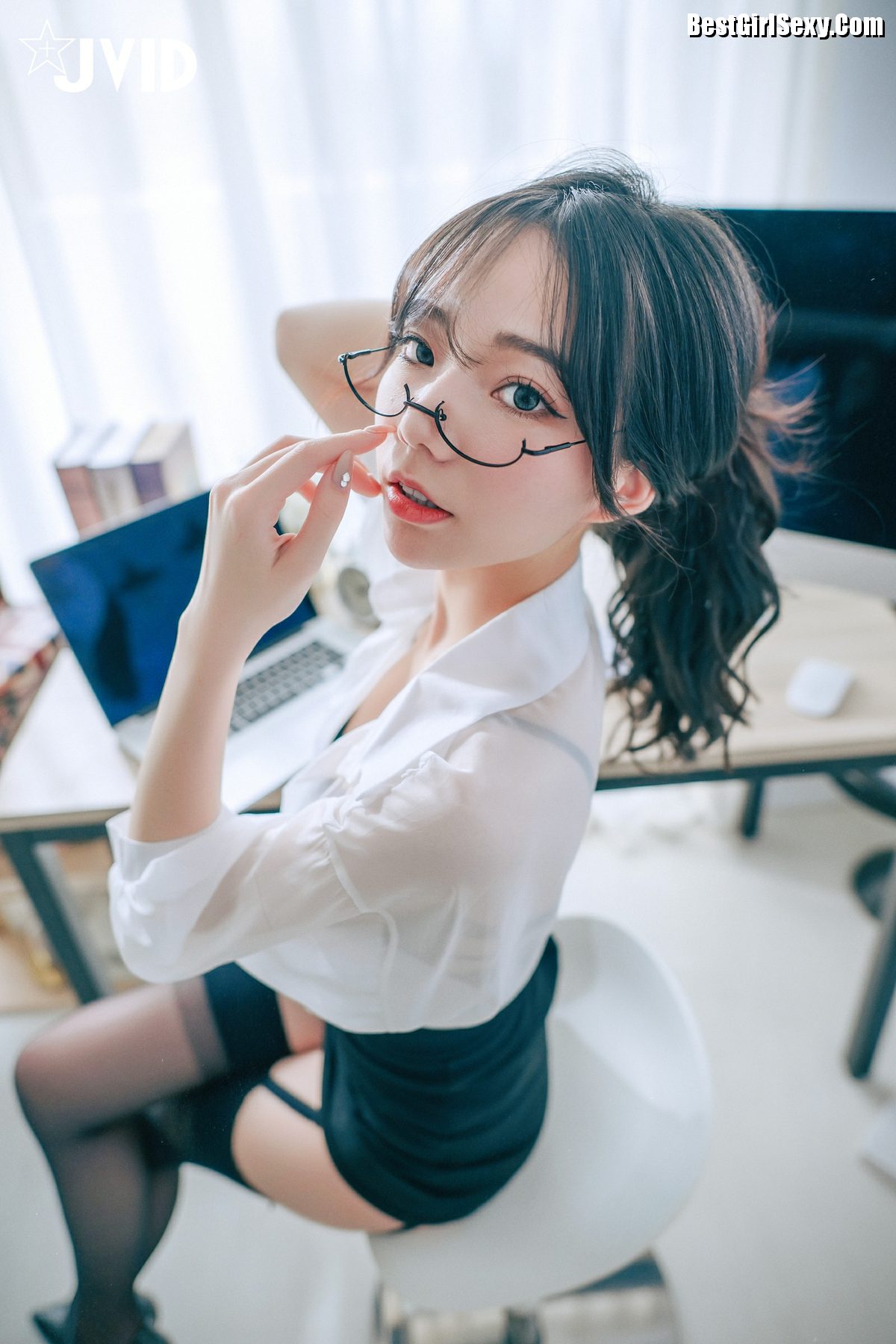 JVID Jiu Jiu 啾啾 Lustful Little Secretary B 0018 4232883982.jpg