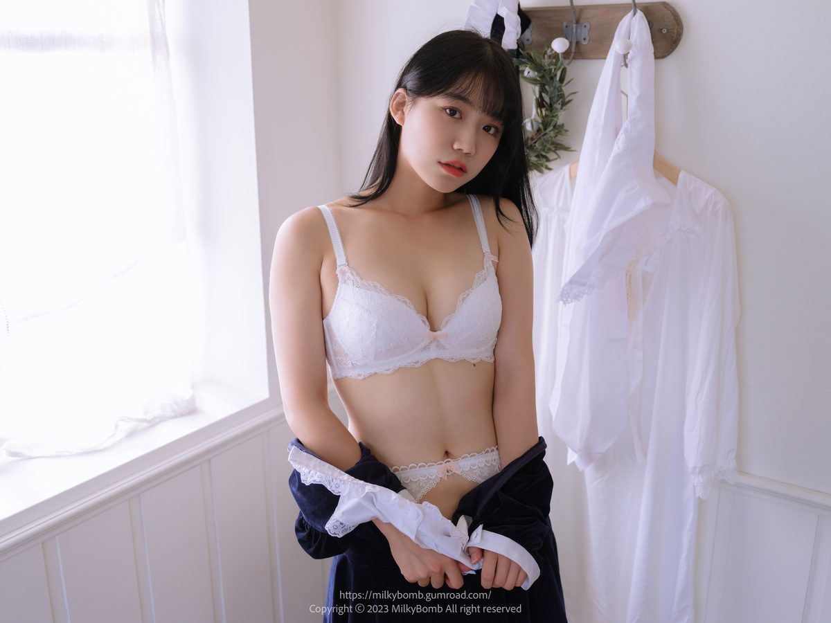 MilkyBomb YUI Vol 003 Maid C 0052 9862771615.jpg