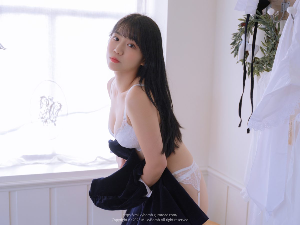 MilkyBomb YUI Vol 003 Maid C 0072 0157818252.jpg