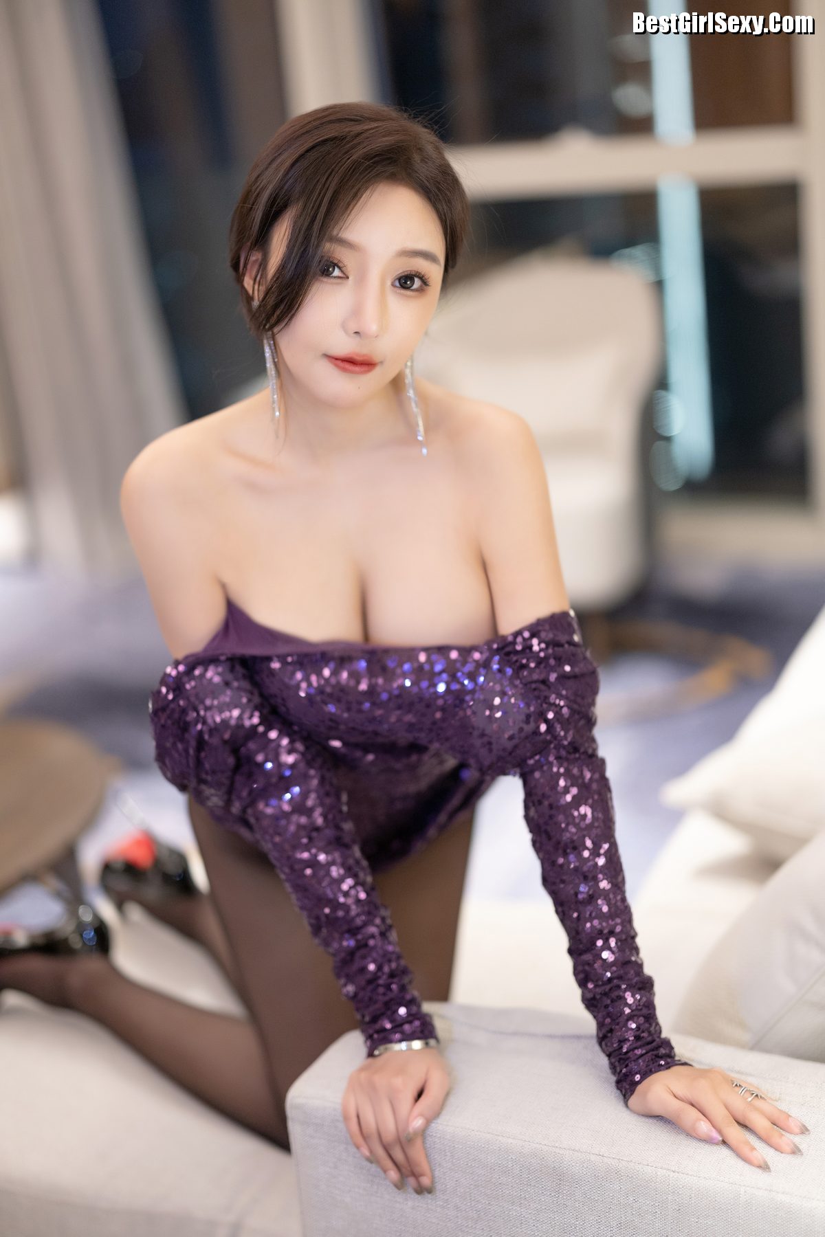 Wang Xin Yao 王馨瑶 Vol 013 内购无水印 205紫色亮片大露背 A 0049 0550626514.jpg