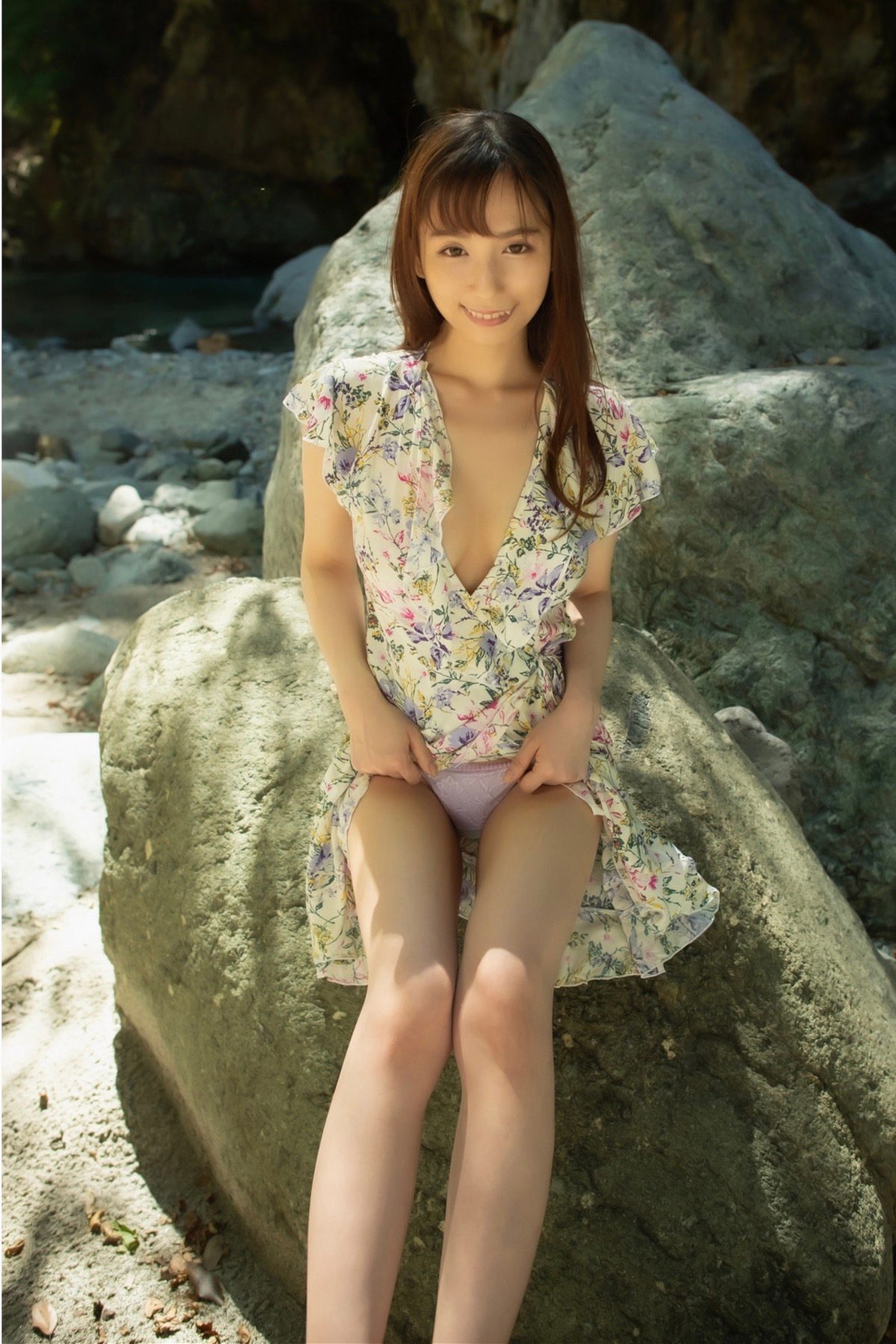 Gravure Photobook An Sasakura 笹倉杏 Do You Like Me 0018 3852864473.jpg