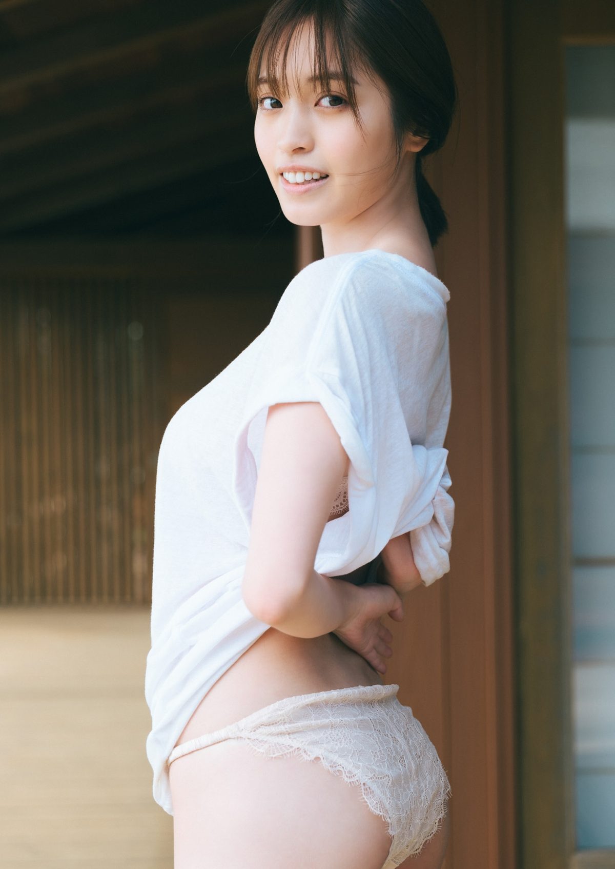 YJ Photobook Miyu Murashima 村島未悠 If You Reach Out 0039 3670287819.jpg