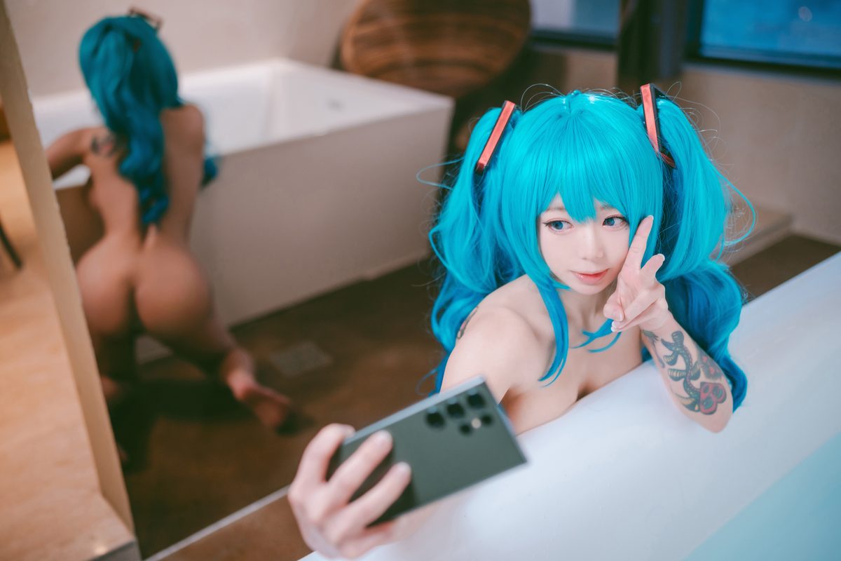 Maruemon 마루에몽 Plug Me In Miku A 0061 1526680584.jpg