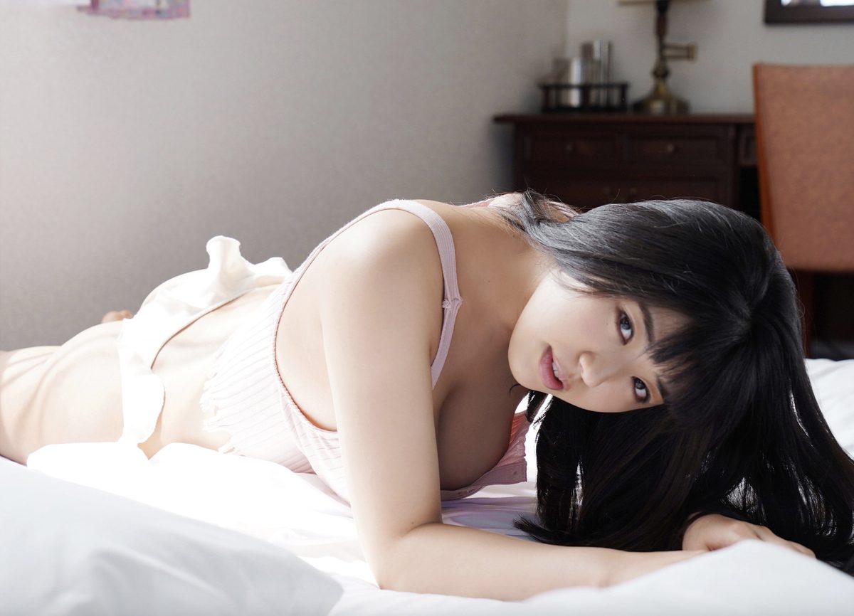 Momoka Yotsuba 四葉杏果 写真集 Secret Lover A 0058 6254706341.jpg