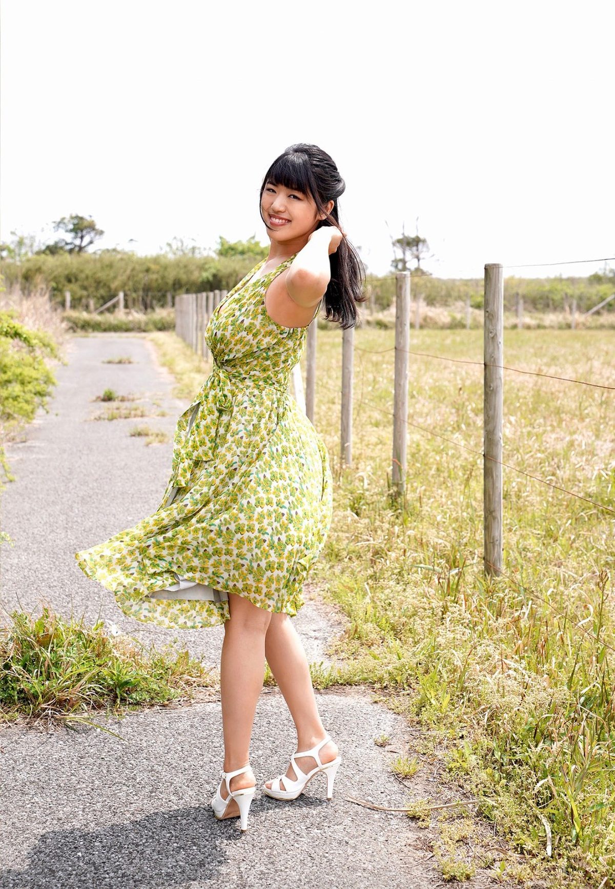 Momoka Yotsuba 四葉杏果 写真集 Secret Lover B 0010 8025404626.jpg