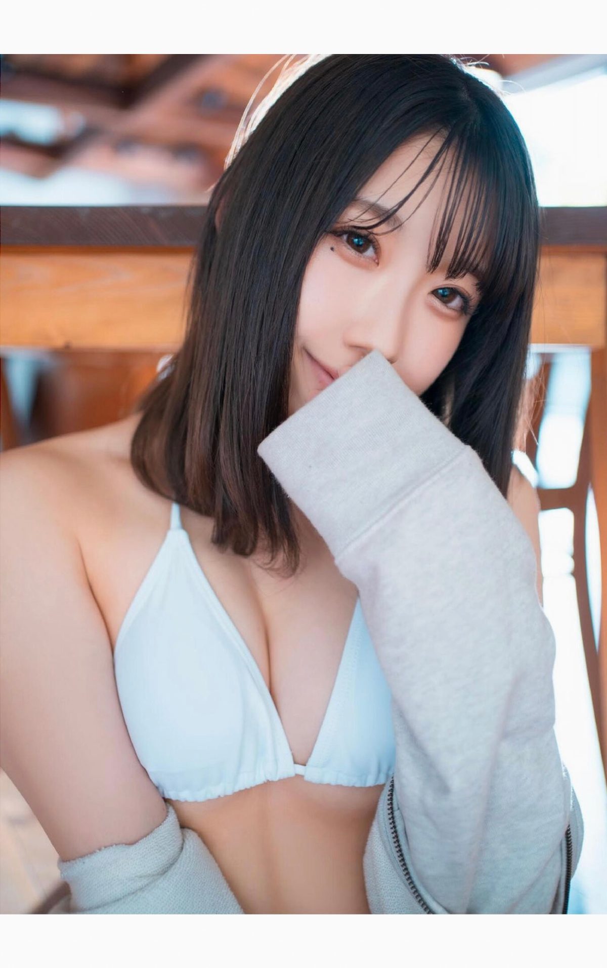 Taiga Momo 大河もも グラビア写真集 恋 0079 8039206442.jpg