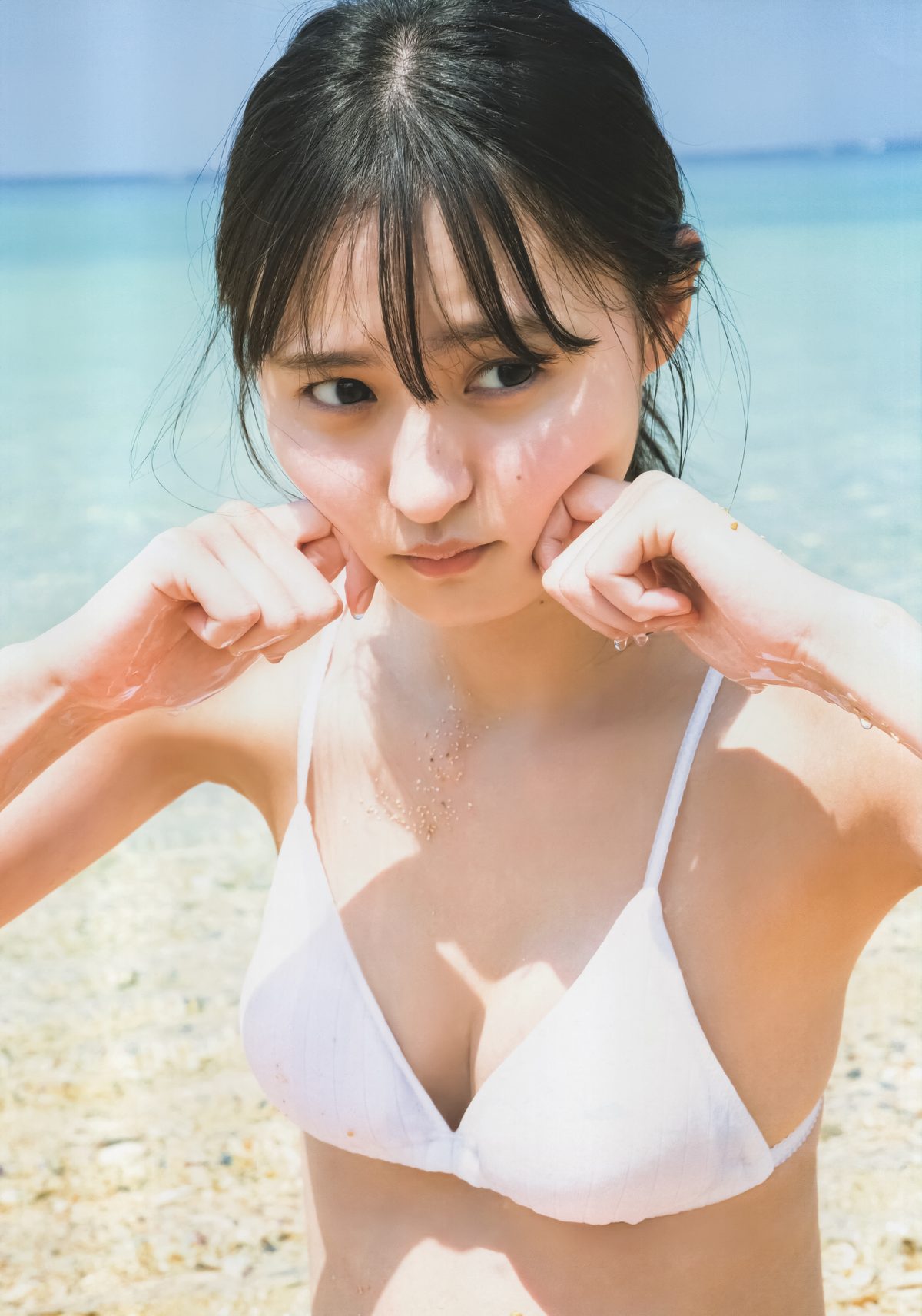 乃木坂46 Sakura Endo 遠藤さくら1st写真集 可憐 A 0056 6327121892.jpg