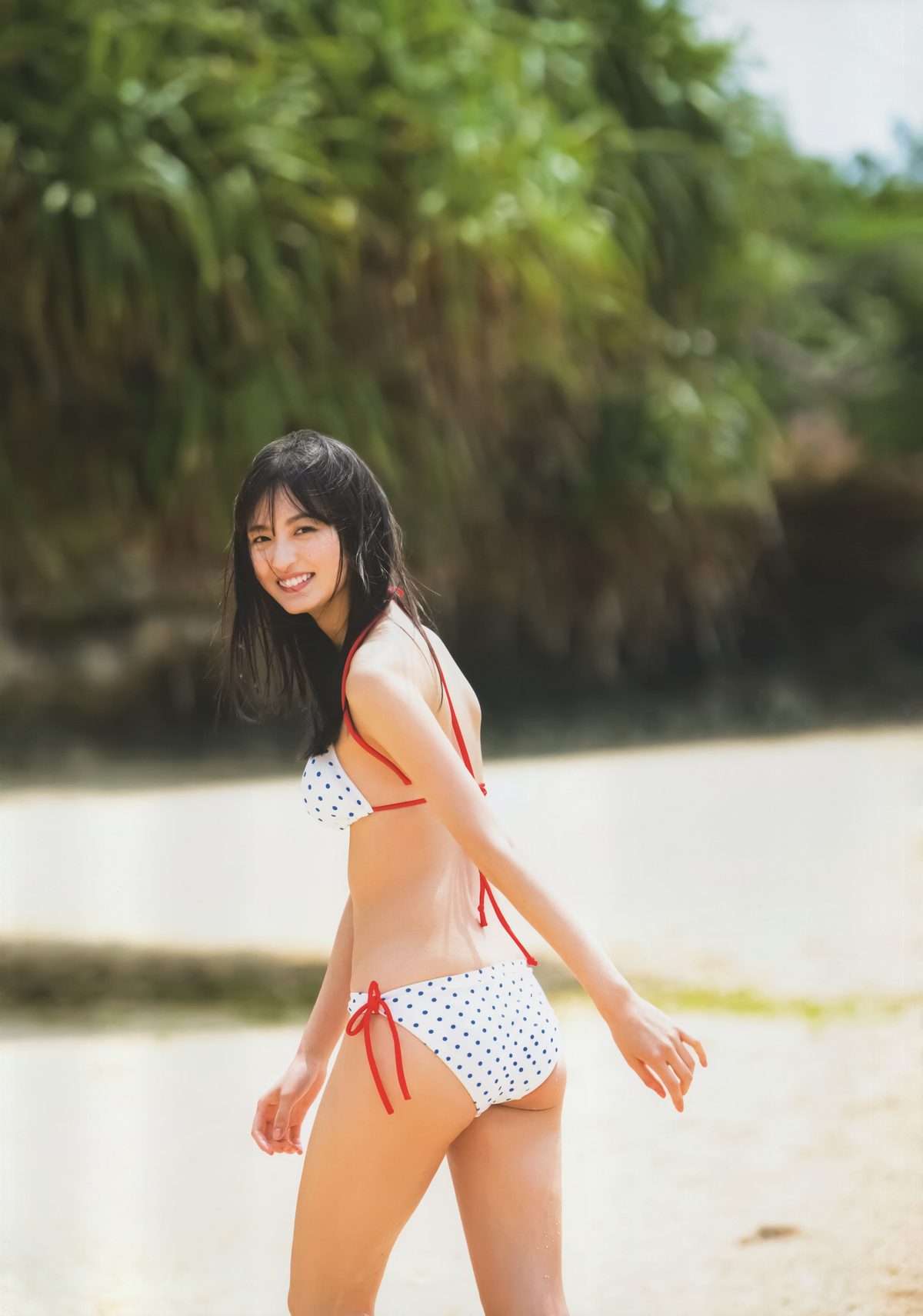 乃木坂46 Sakura Endo 遠藤さくら1st写真集 可憐 A 0069 6699813605.jpg