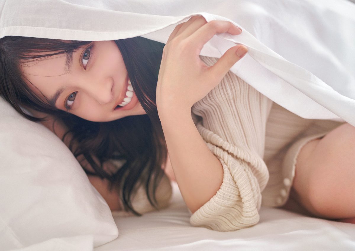 Kanna Hashimoto 橋本環奈 写真集 カレイドスコープ A 0065 7666085724.jpg